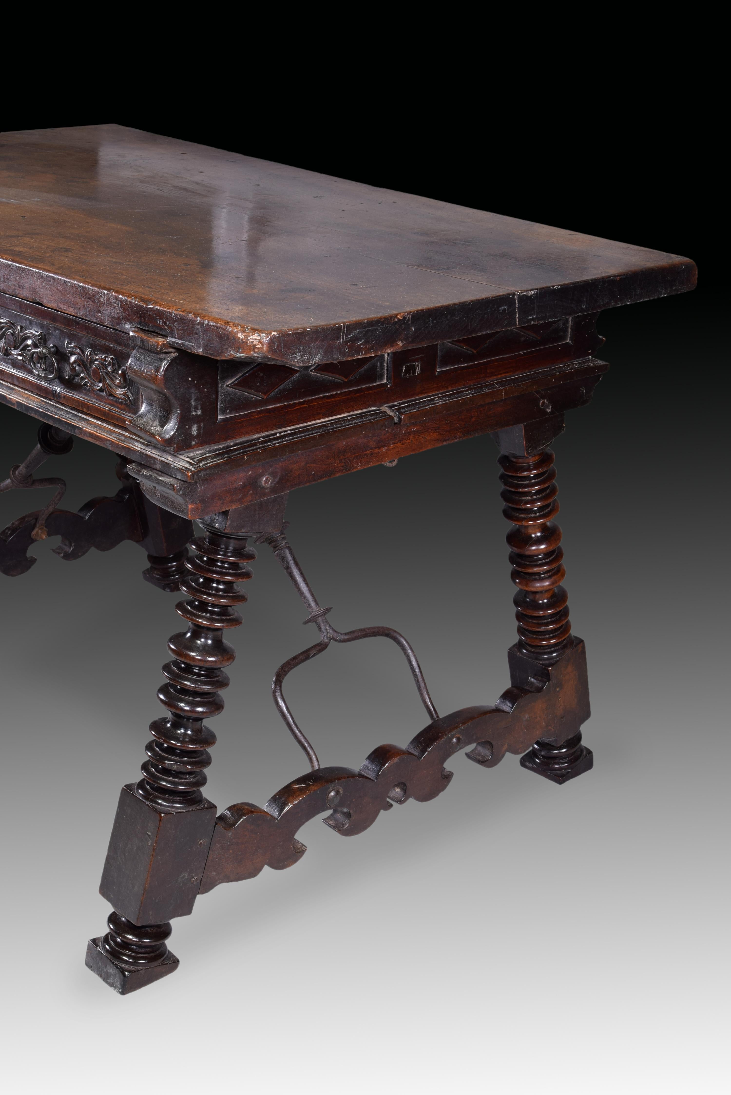 Tisch, Nussbaum, Schmiedeeisen, Spanien, 17. Jahrhundert im Zustand „Gut“ im Angebot in Madrid, ES