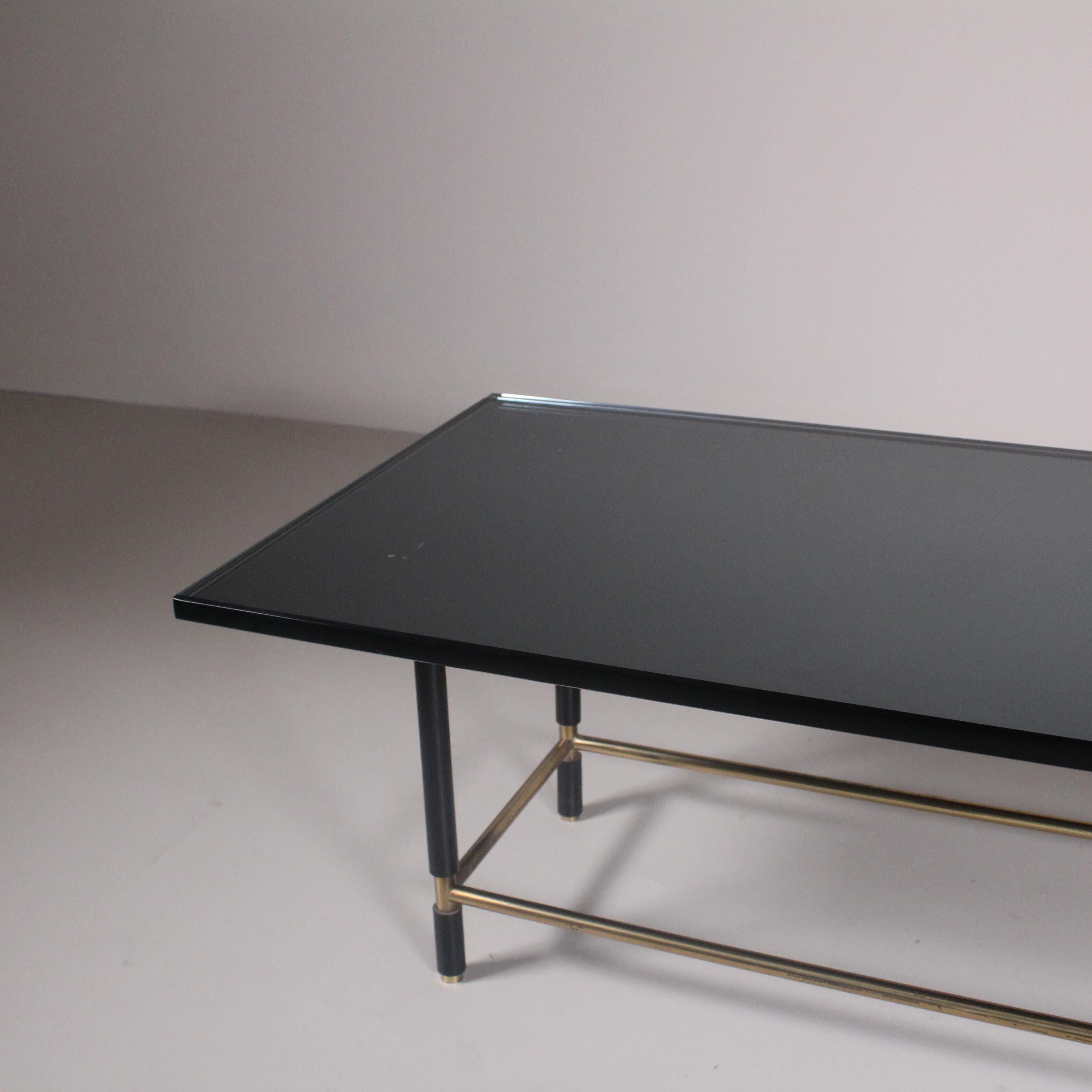 Low table in mirrored glass and brass, Fontana Arte, circa 1960 For Sale 3