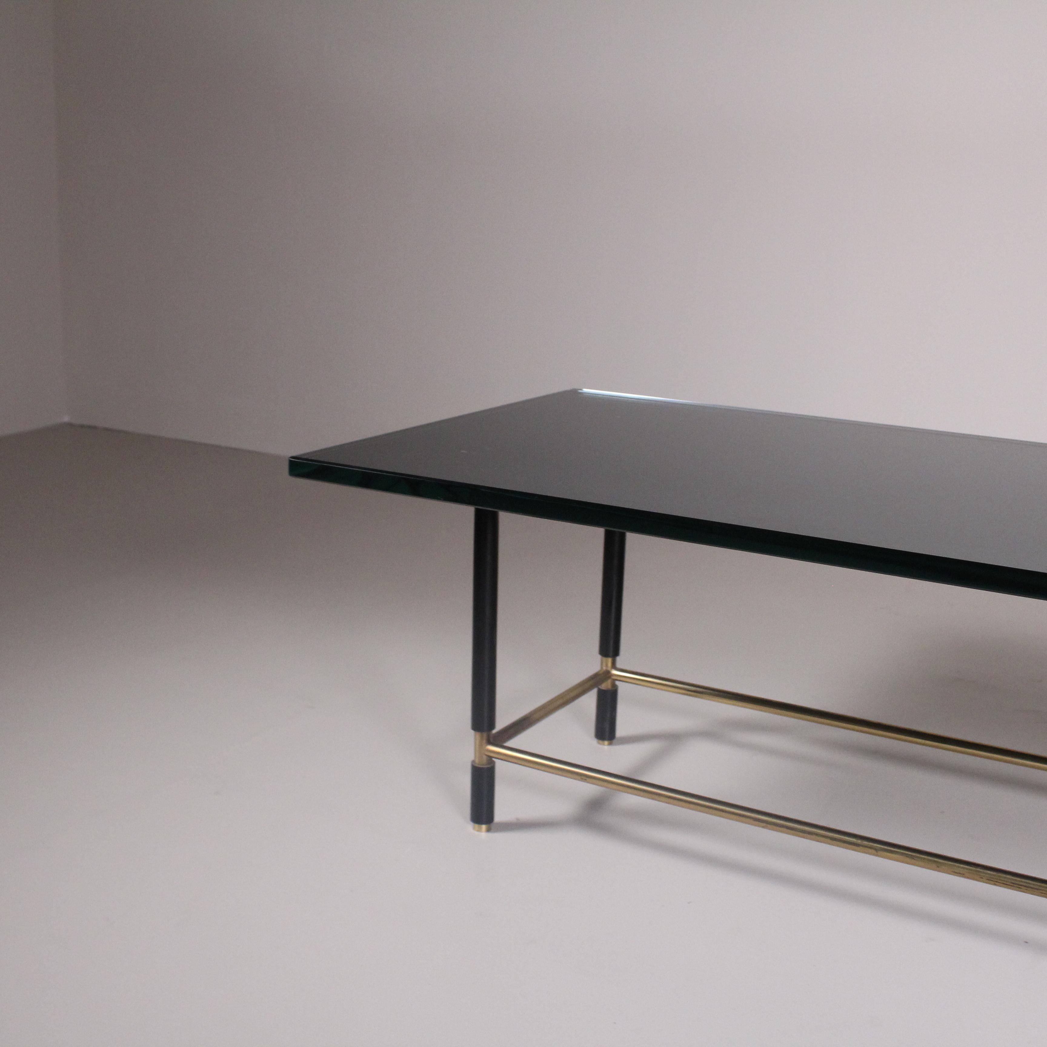 Low table in mirrored glass and brass, Fontana Arte, circa 1960 For Sale 4