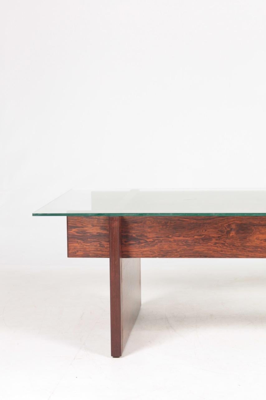 Scandinave moderne Table basse en bois de rose par Svend Langkilde:: Midcentury danois:: 1950s en vente