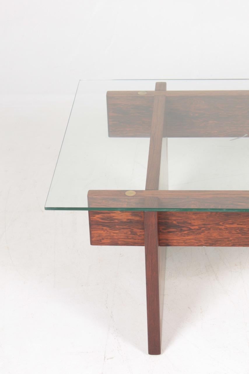 Danois Table basse en bois de rose par Svend Langkilde:: Midcentury danois:: 1950s en vente