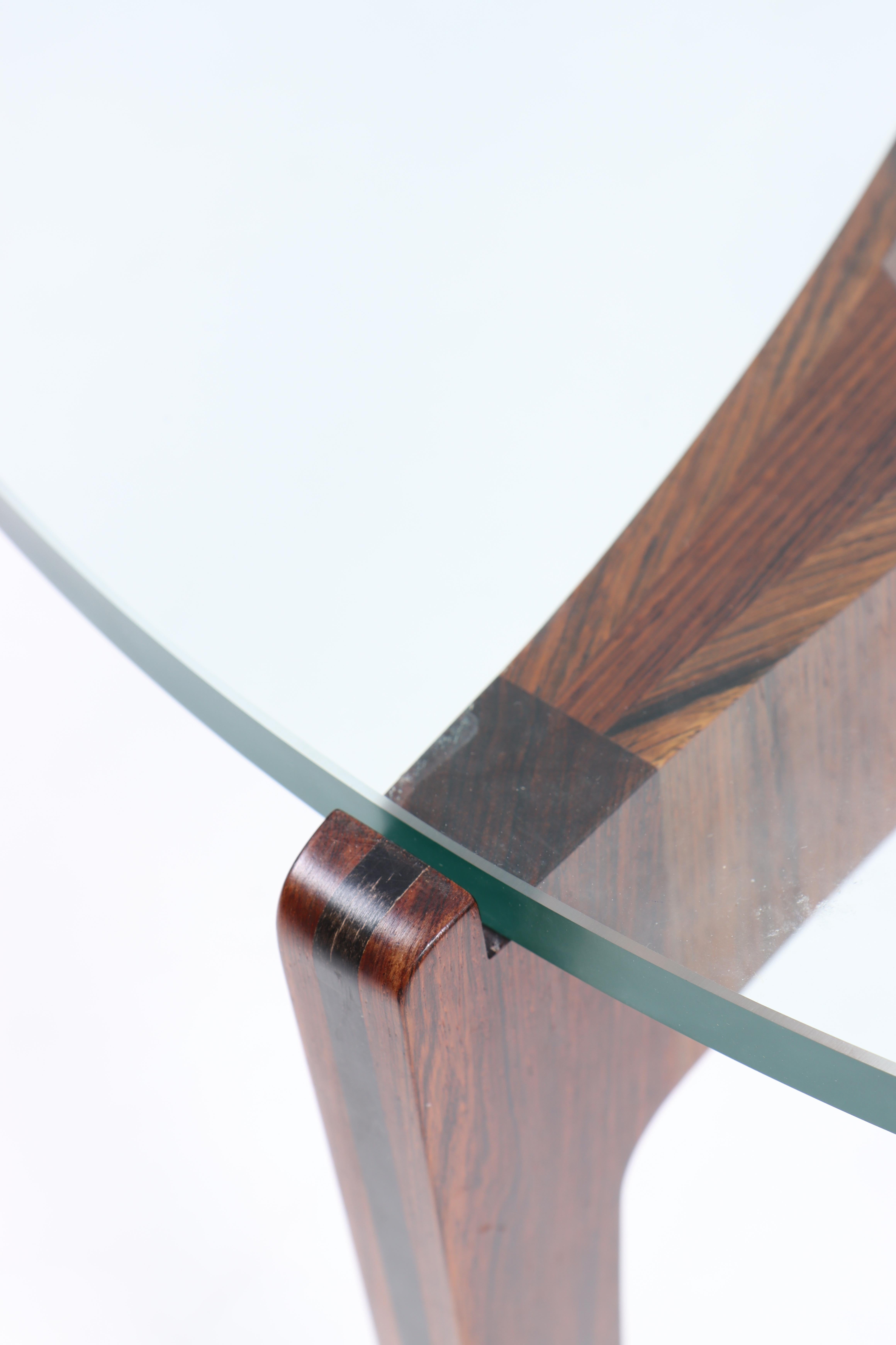 Danois Table basse en bois de rose avec plateau en verre, am designs par Svend Ellekær  en vente