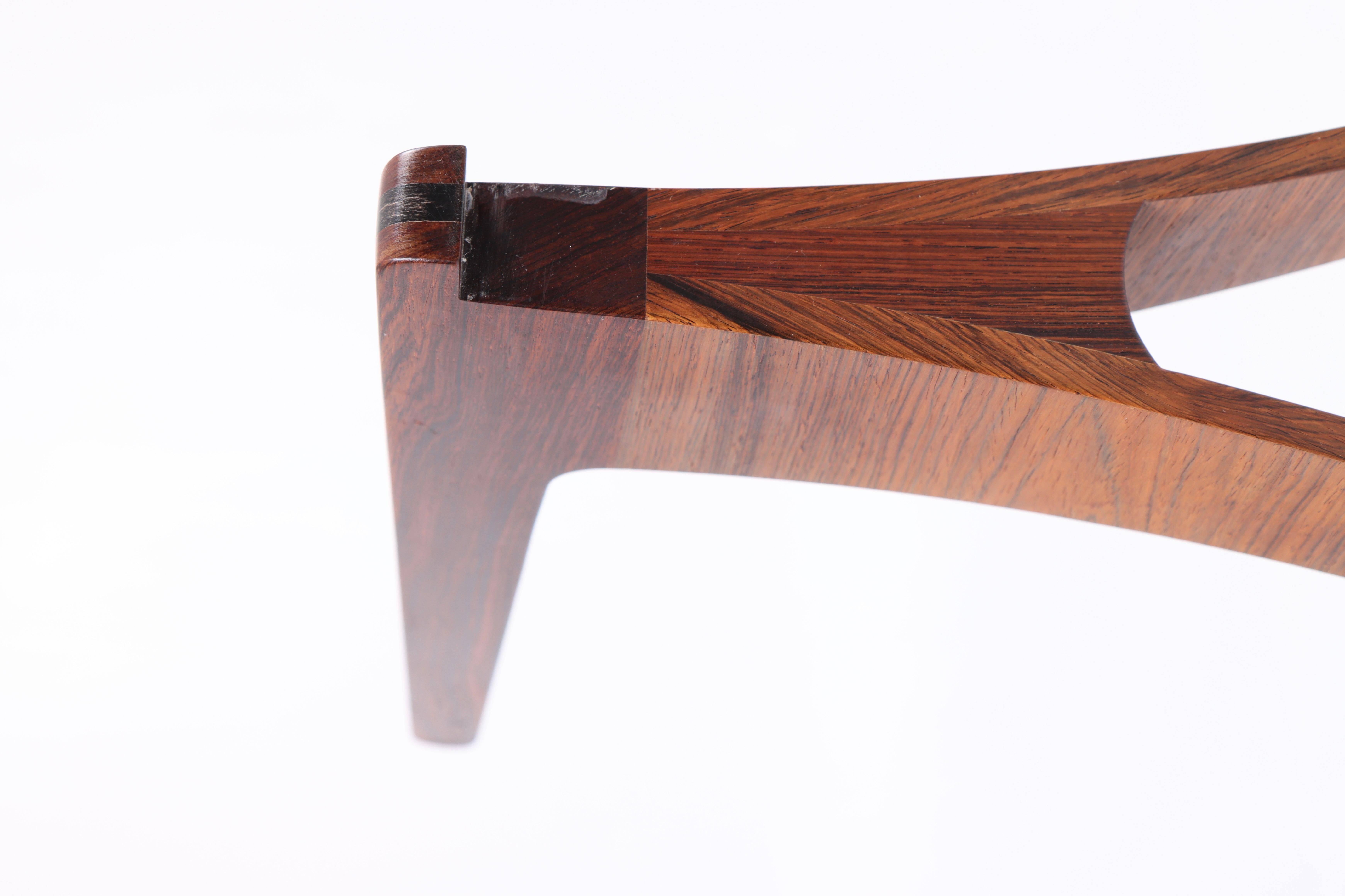 Milieu du XXe siècle Table basse en bois de rose avec plateau en verre, am designs par Svend Ellekær  en vente