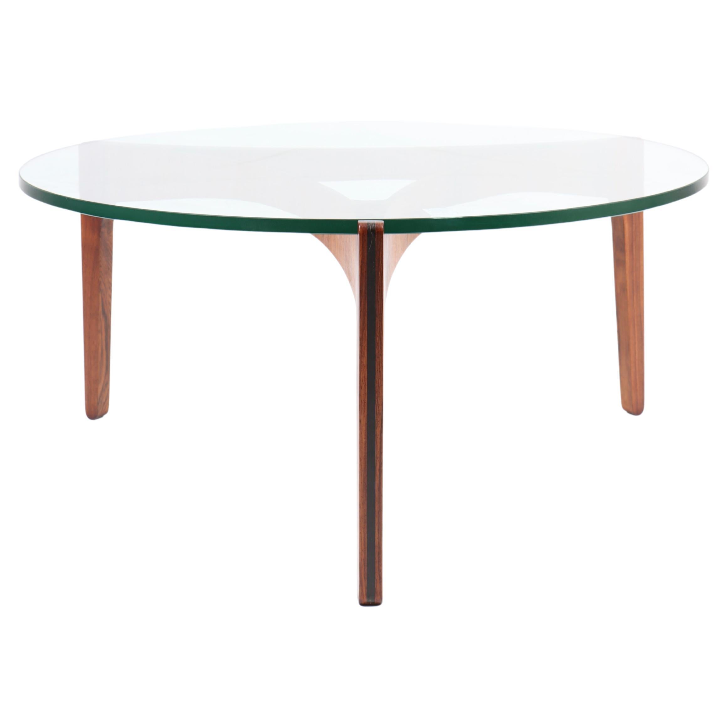 Table basse en bois de rose avec plateau en verre, am designs par Svend Ellekær  en vente