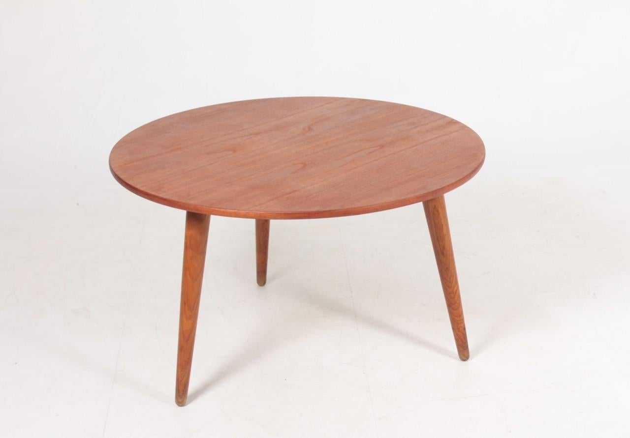 Low Table in Teak and Oak by Hans J. Wegner Danish Modern, 1950s For Sale 5