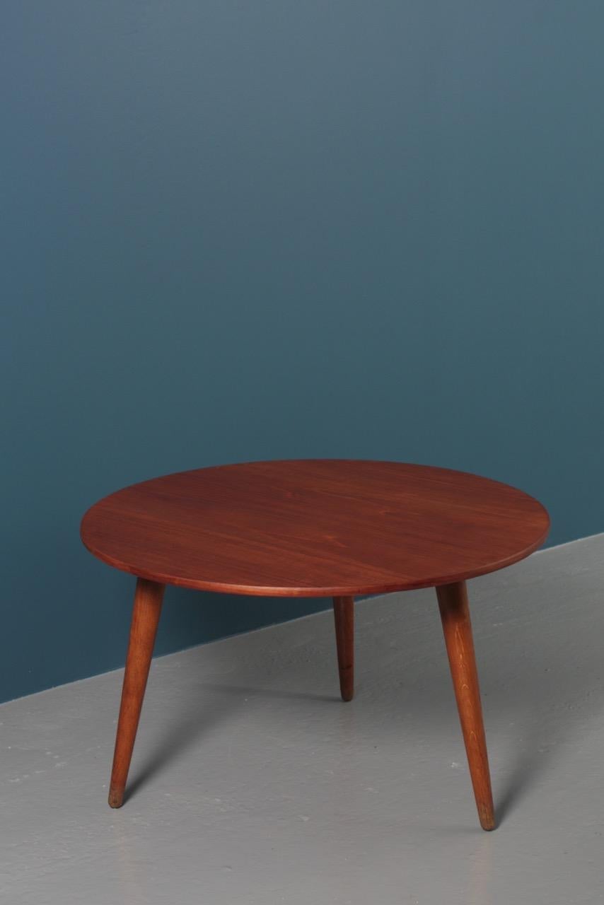 Niedriger Tisch aus Teak und Eiche von Hans J. Wegner Dänische Moderne:: 1950er Jahre im Angebot 5