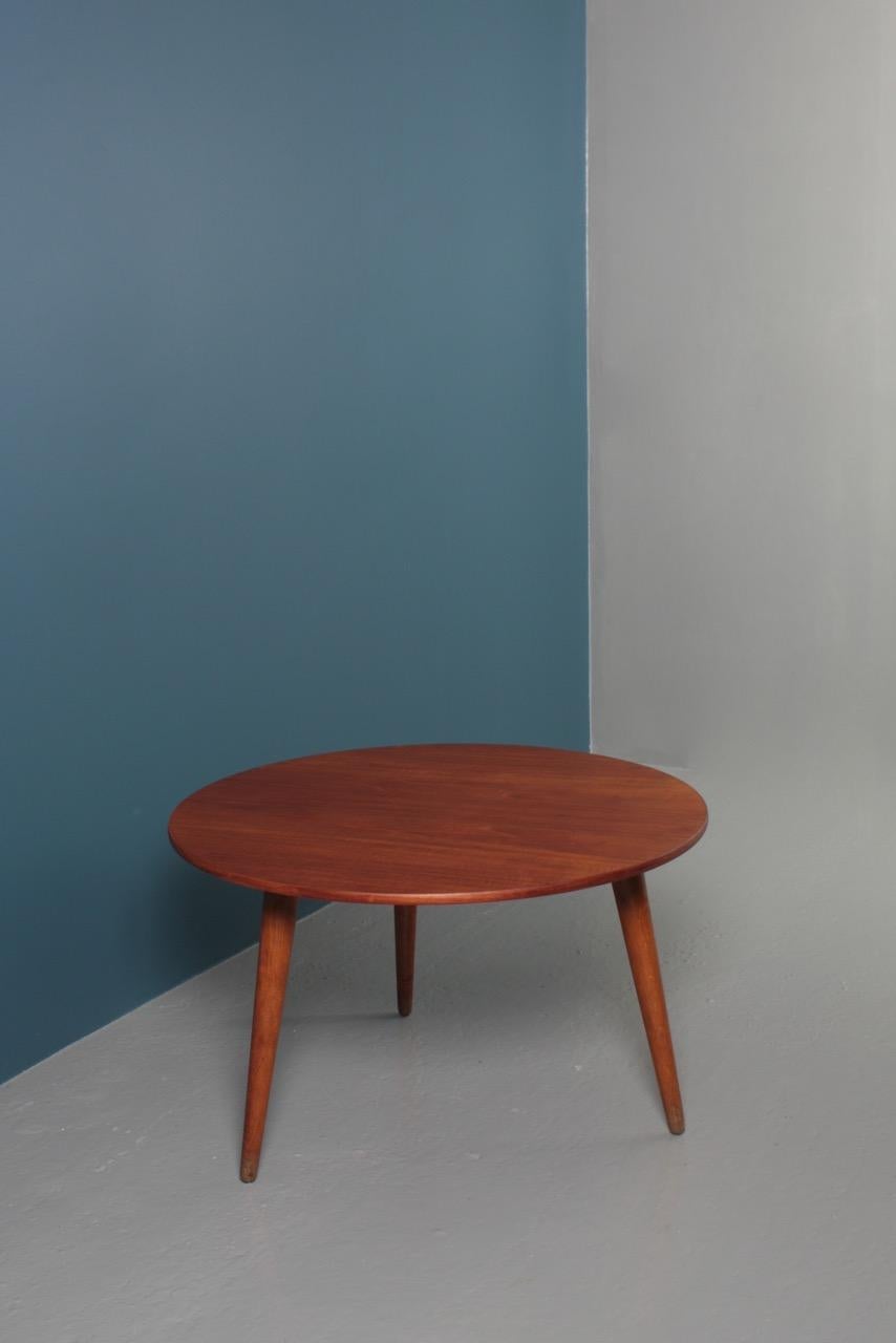 Niedriger Tisch aus Teak und Eiche von Hans J. Wegner Dänische Moderne:: 1950er Jahre im Angebot 7