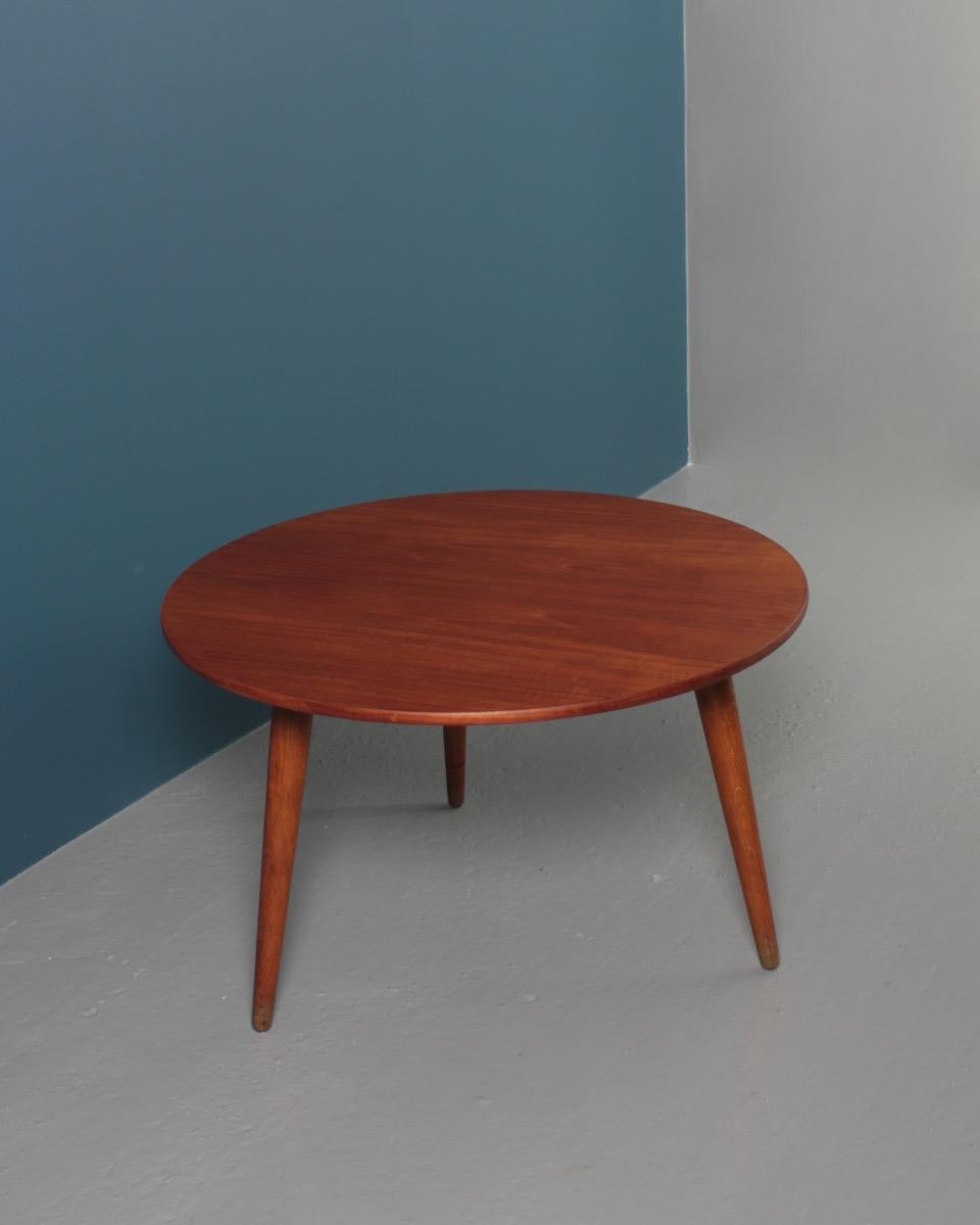 Low Table in Teak and Oak by Hans J. Wegner Danish Modern, 1950s For Sale 9