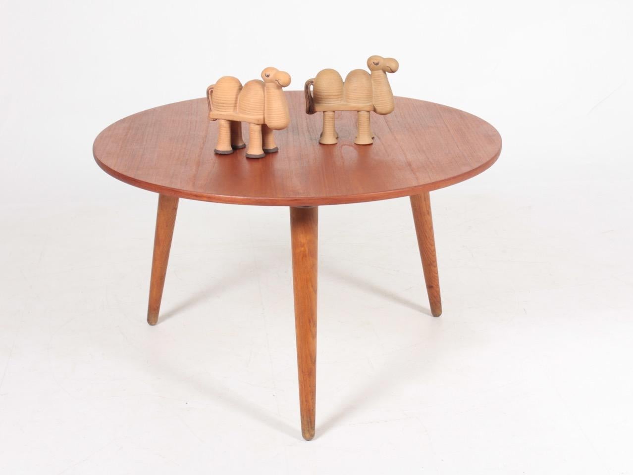 Low Table in Teak and Oak by Hans J. Wegner Danish Modern, 1950s For Sale 4