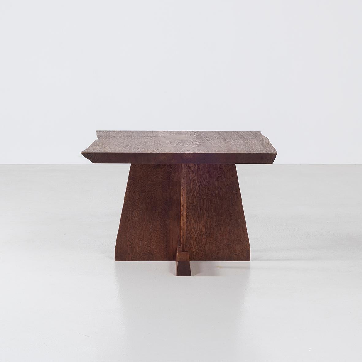 This coffee table is part of the Ippongi Series made by Conde House in Japan.
One can appreciate the irregular shape of the sides of the board, that make it so elegant and unique.

Conde House is a furniture brand that was founded in 1968 in