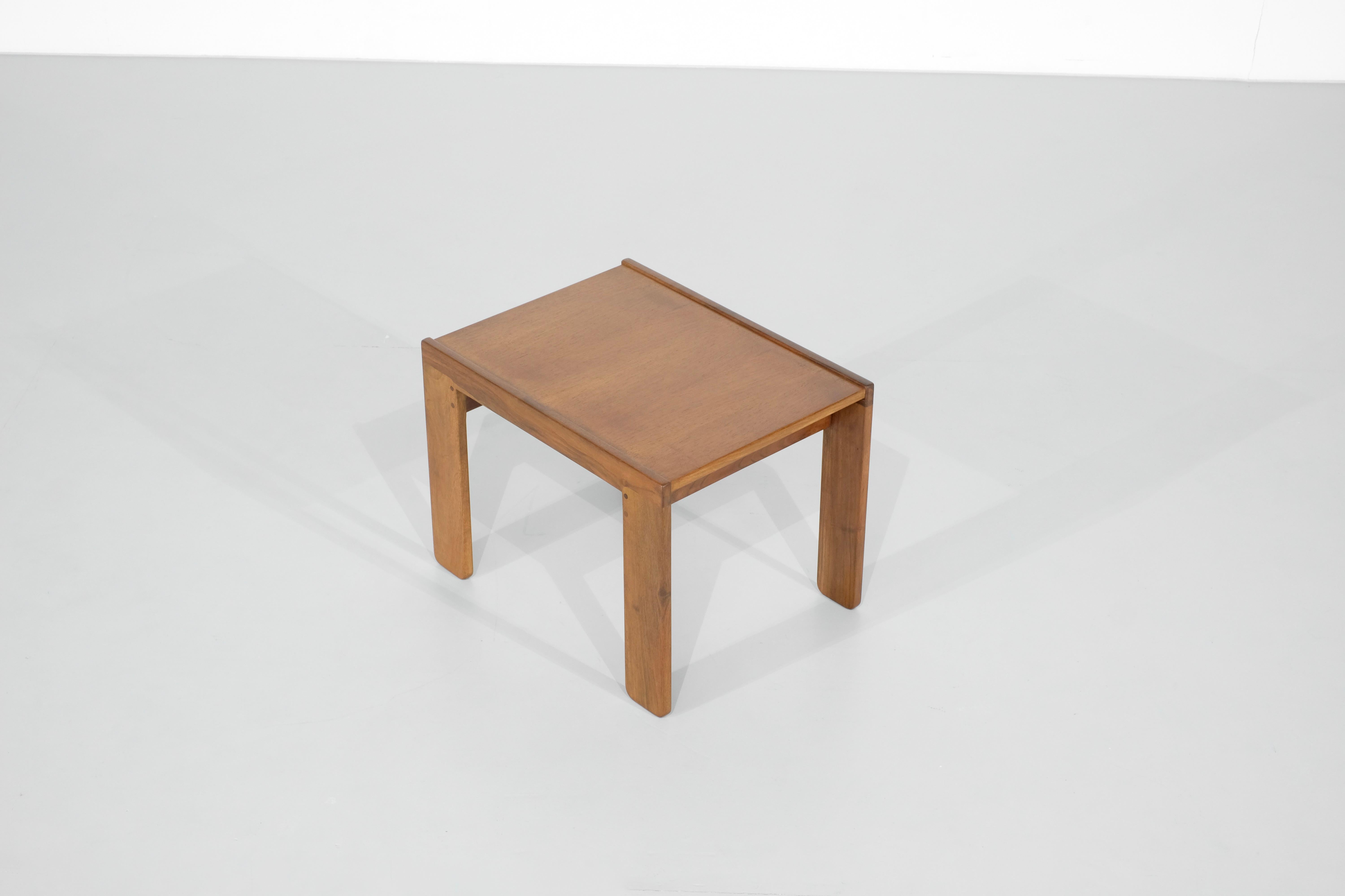 Noyer Table basse modèle 777 de Tobia & Afra Scarpa pour Cassina, années 1960. en vente