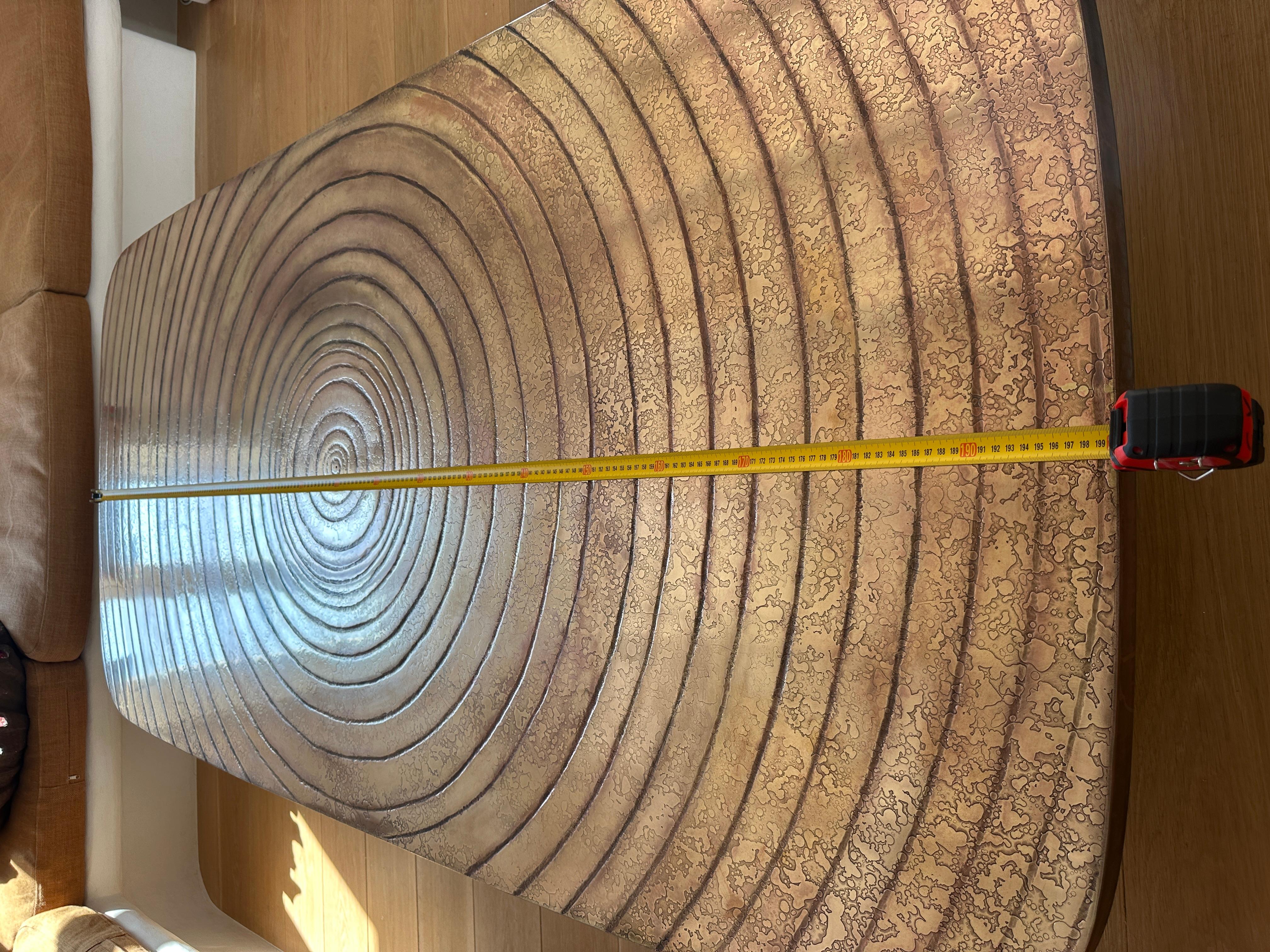 Métal Table basse à plateau en laiton texturé XXL France 1970 en vente