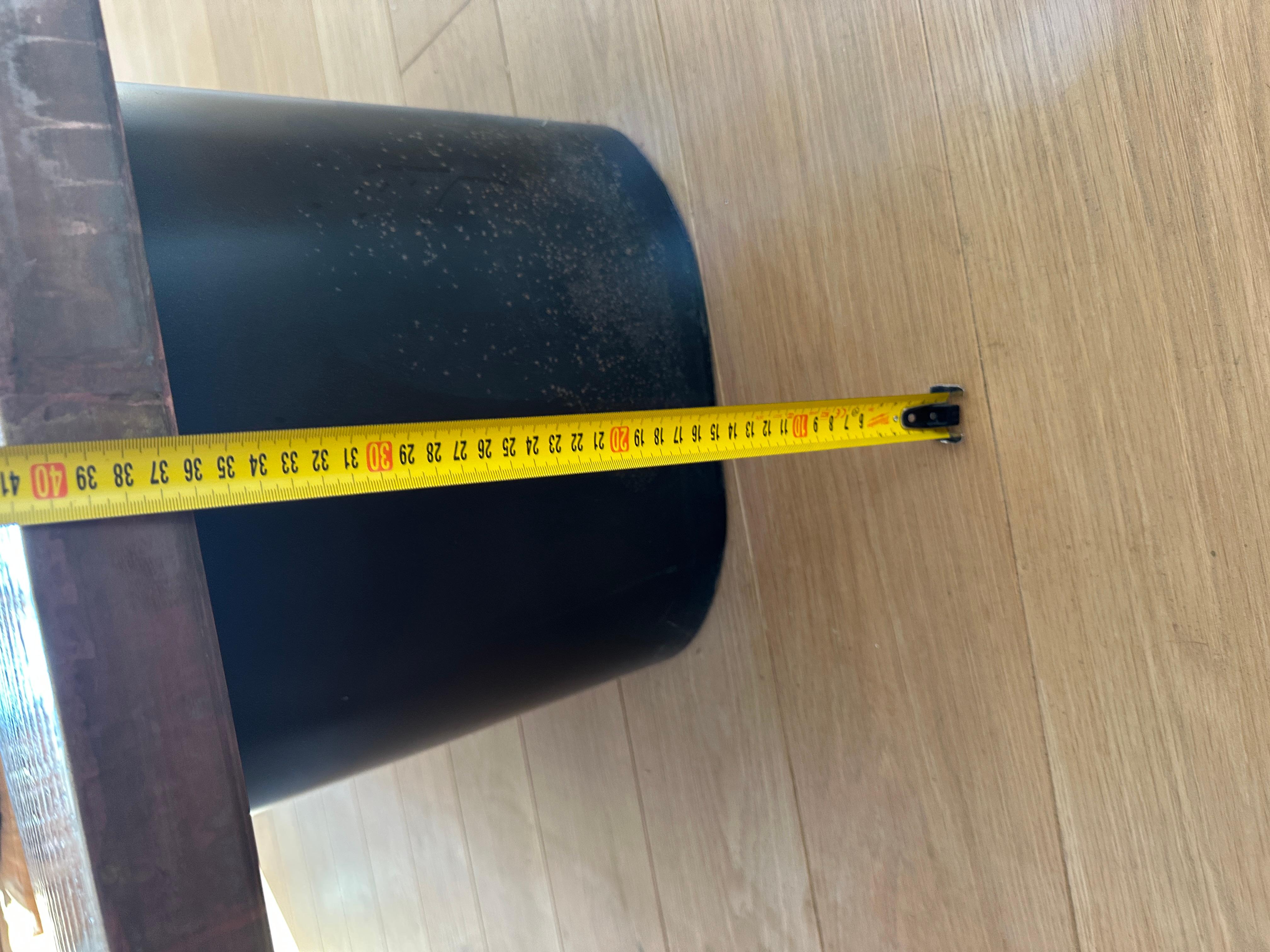 Table basse à plateau en laiton texturé XXL France 1970 en vente 2