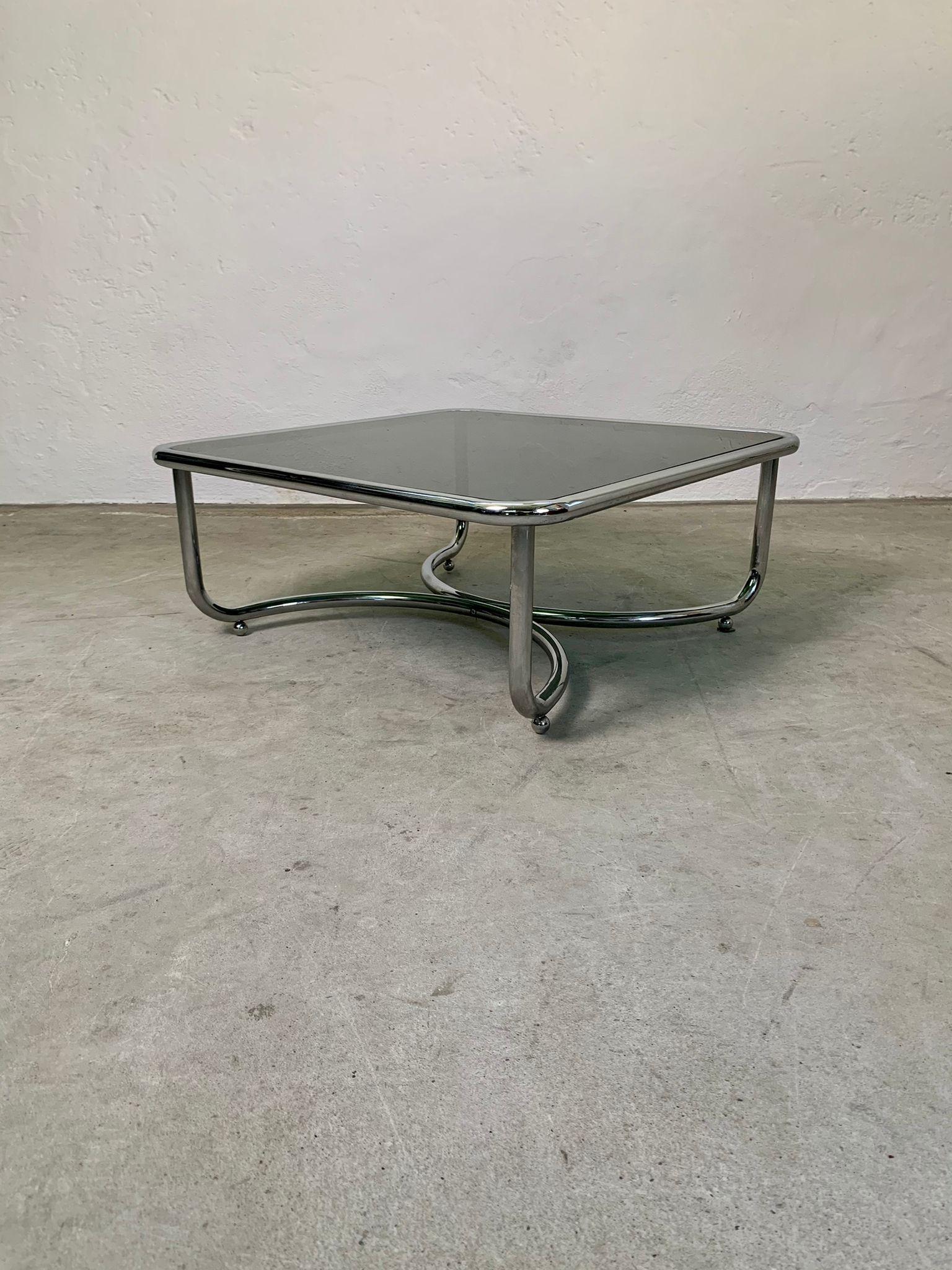 Low table with smoked glass top and chromed structure, Gae Aulenti, Poltronova In Good Condition For Sale In Milano, IT