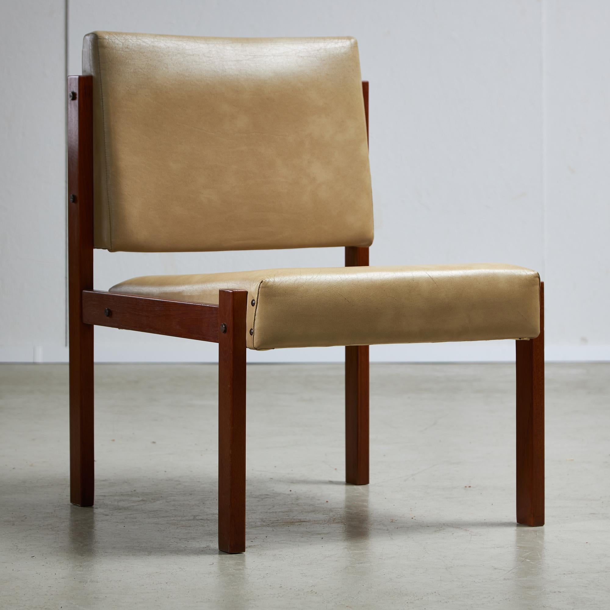 Low Teak Lounge Chair with Beige Leather Upholstery, 1970s For Sale 15