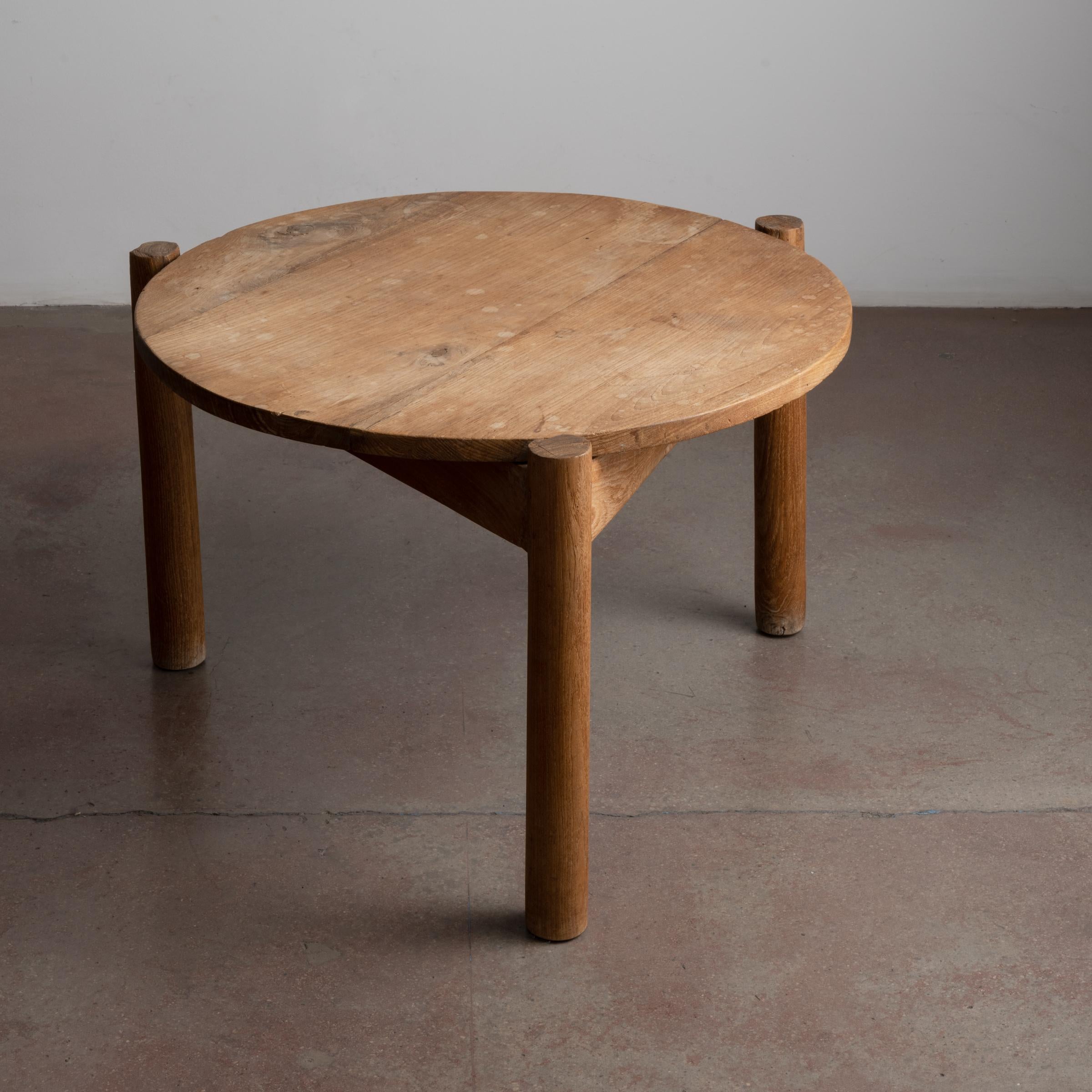 Low Teak Table by Pierre Jeanneret In Good Condition In Los Angeles, CA
