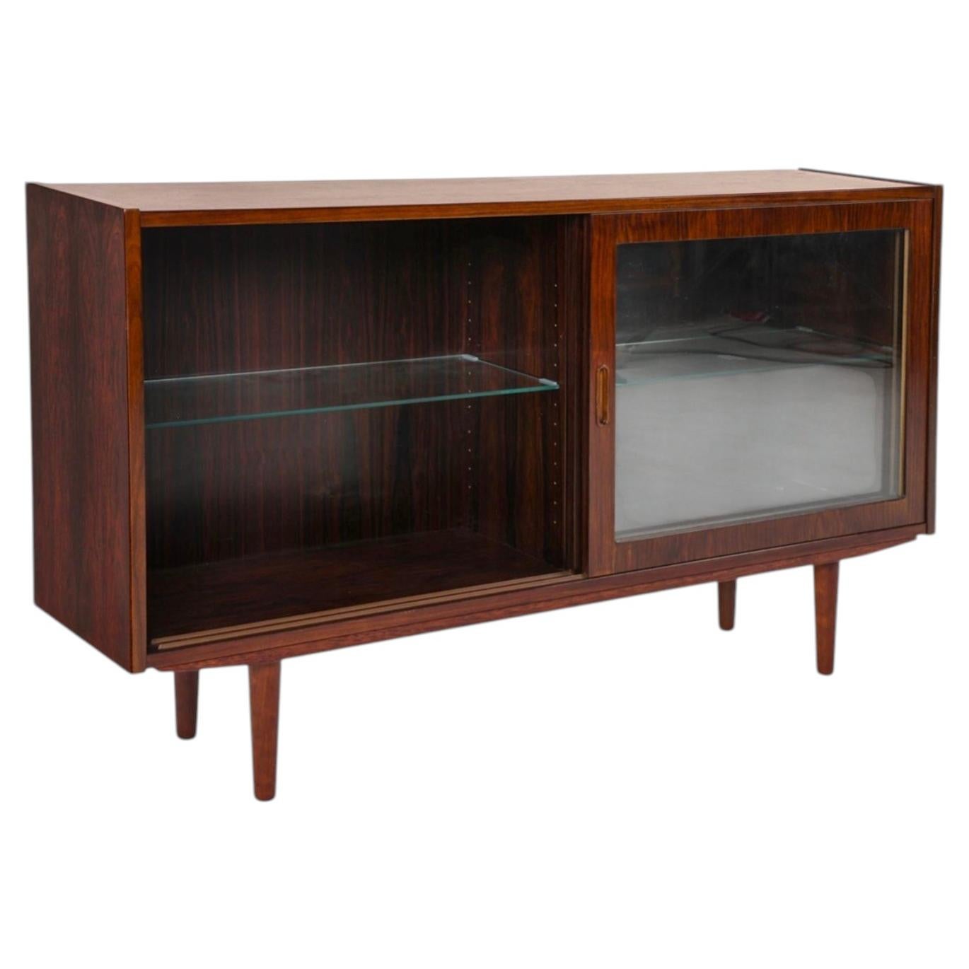 Librería baja + delgada de palisandro danés  Vitrina con puertas correderas de cristal en venta