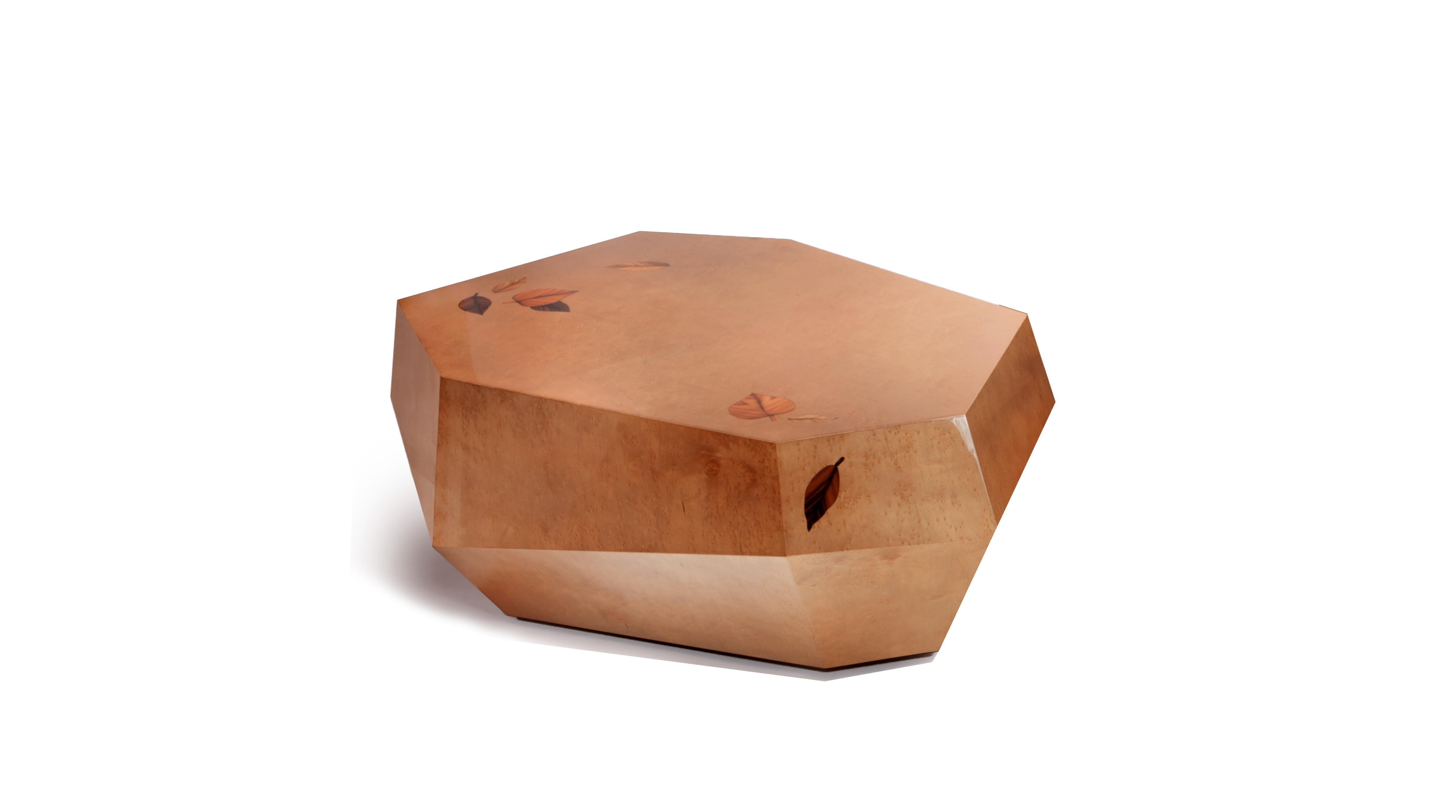 Table basse en marqueterie Three Rocks d'InsidherLand
Dimensions : D 75 x L 112 x H 37 cm.
MATERIAL : Structure en bois avec travail de marqueterie en œil d'oiseau brun fumé, placages de bois de rose, d'ébène et d'olivier en haute brillance.
19