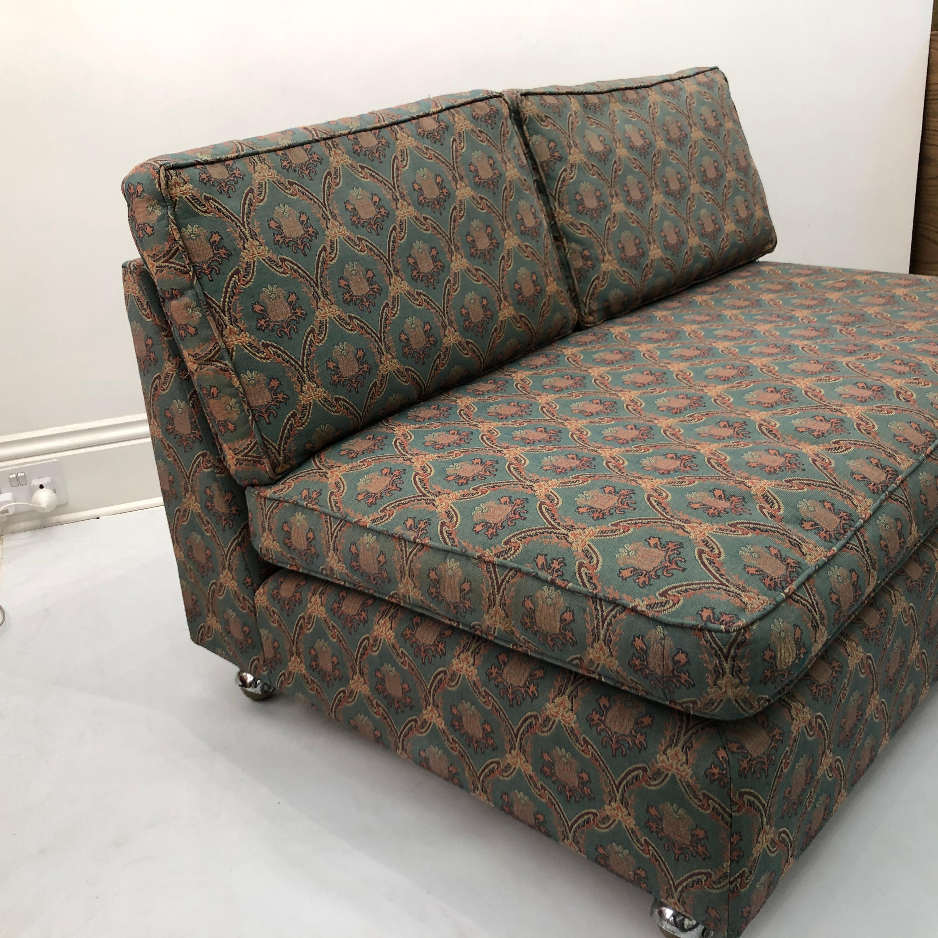 Low Tuxedo Two Seater Sofa on Wheels Mid Century Modern Settee 1960s Multicolour In Good Condition For Sale In London, GB