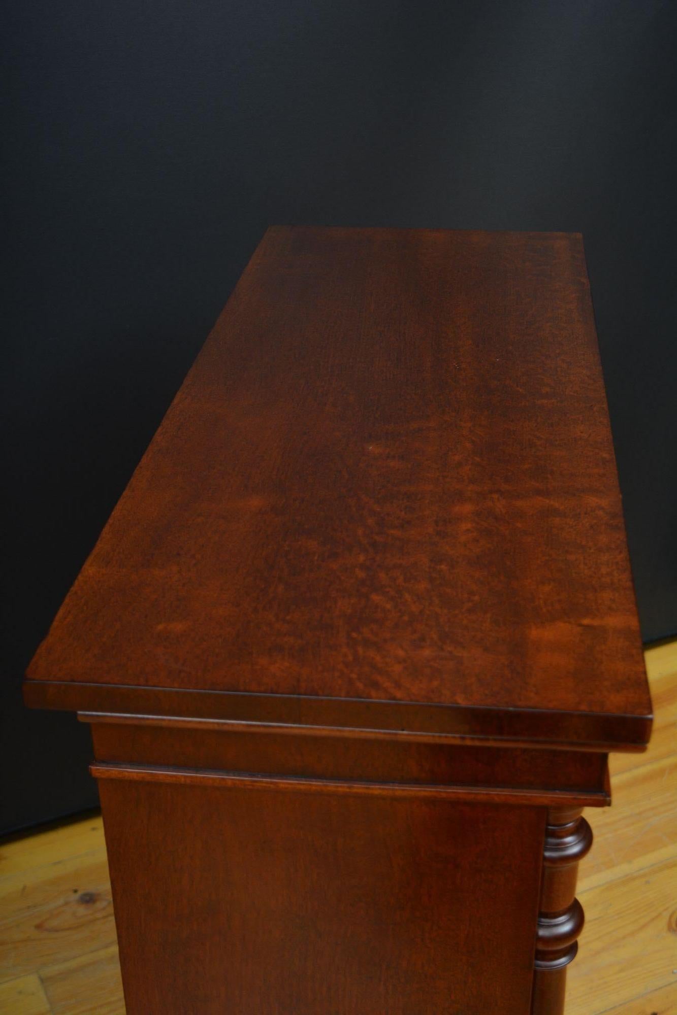 Low Victorian Mahogany Open Bookcase In Good Condition In Whaley Bridge, GB