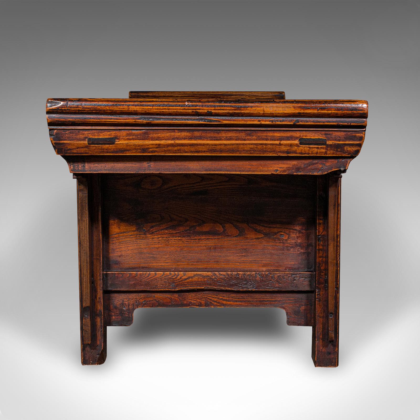 Cinese Panca bassa d'epoca per finestra, olmo orientale, panca da corridoio, tavolino, Art Deco in vendita