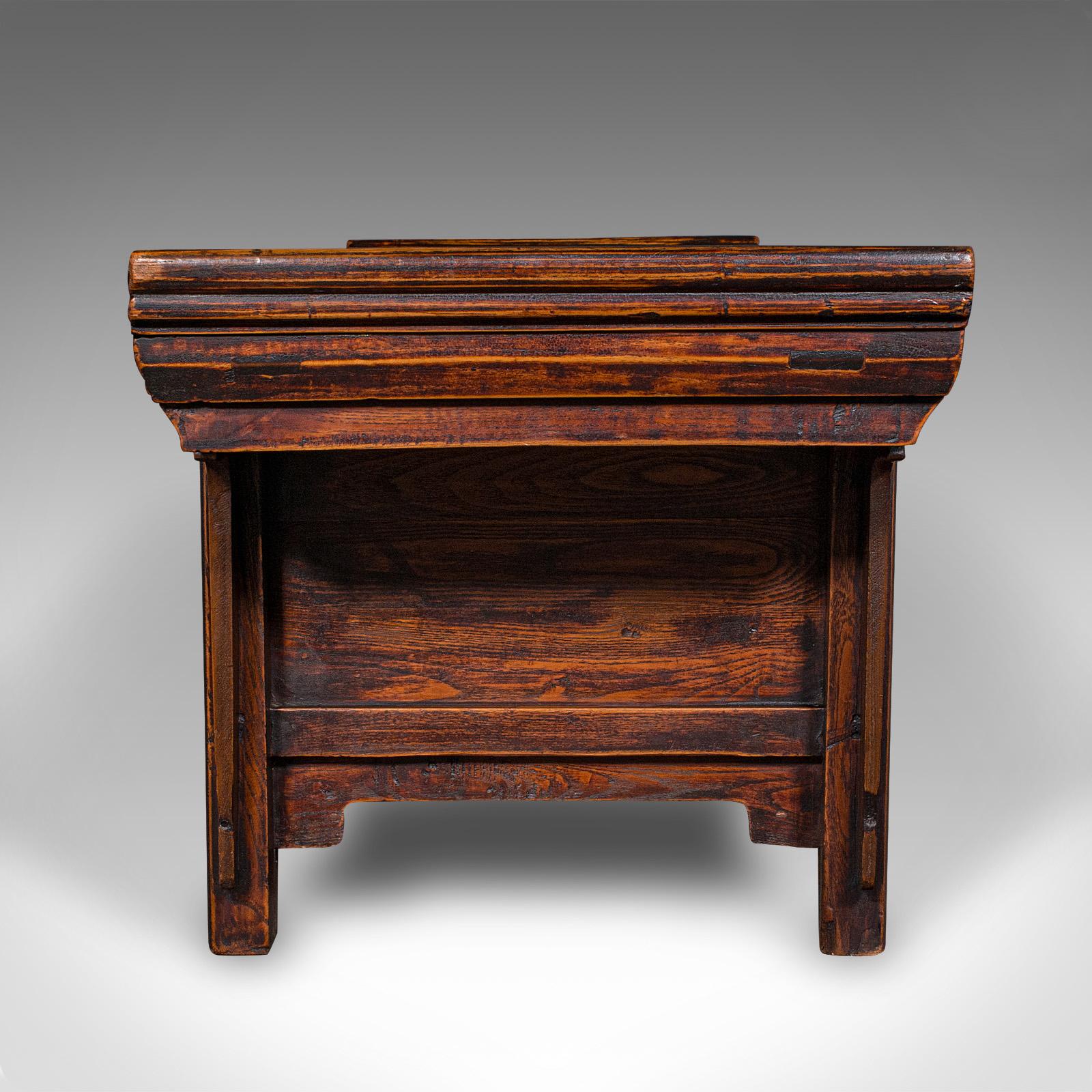 Metà XX secolo Panca bassa d'epoca per finestra, olmo orientale, panca da corridoio, tavolino, Art Deco in vendita