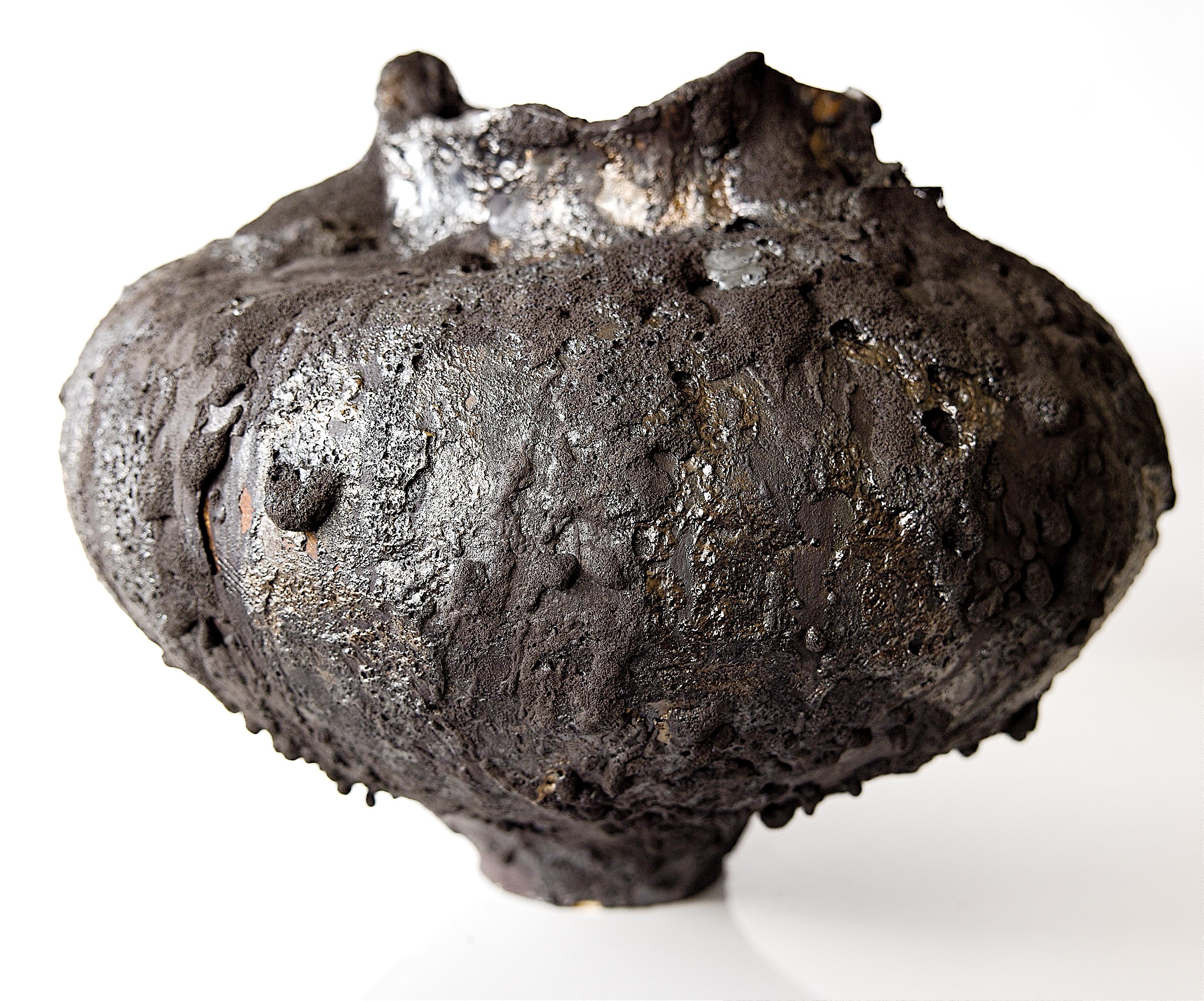 Americano Vaso Hand MadeII, basso, largo e nero, di forma libera, medio in vendita