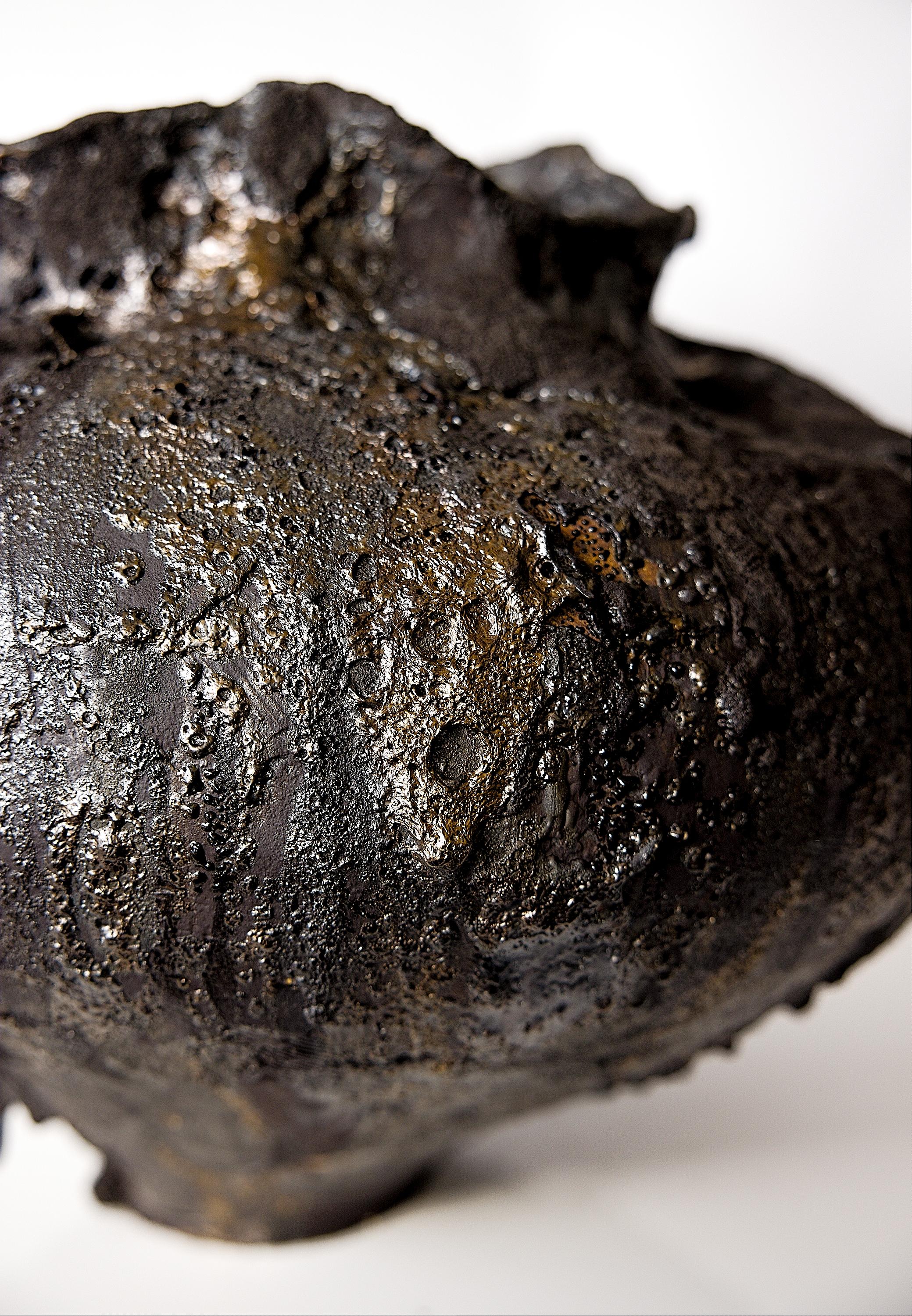 Vaso Hand MadeII, basso, largo e nero, di forma libera, medio In condizioni Nuovo in vendita a Van Nuys, CA