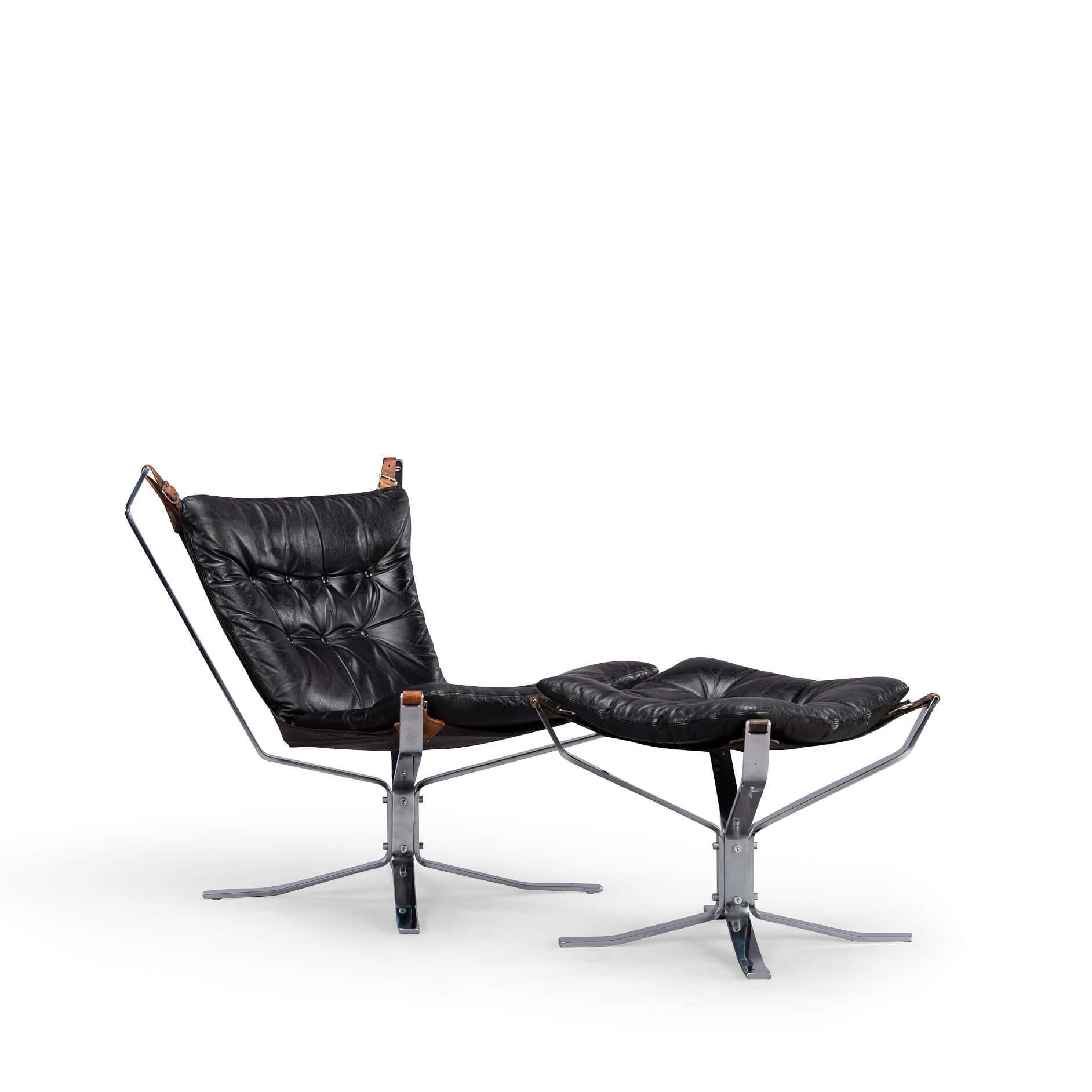 Late 20th Century Lowback Falcon Chair in Black Leather with Ottoman En Table, 1970s