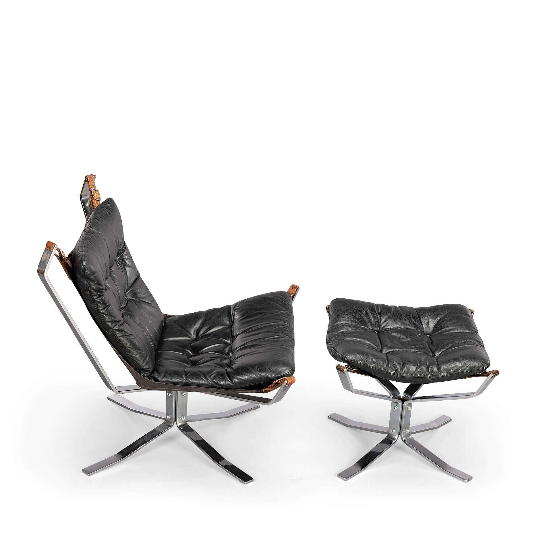Lowback Falcon Chair in Black Leather with Ottoman En Table, 1970s 2