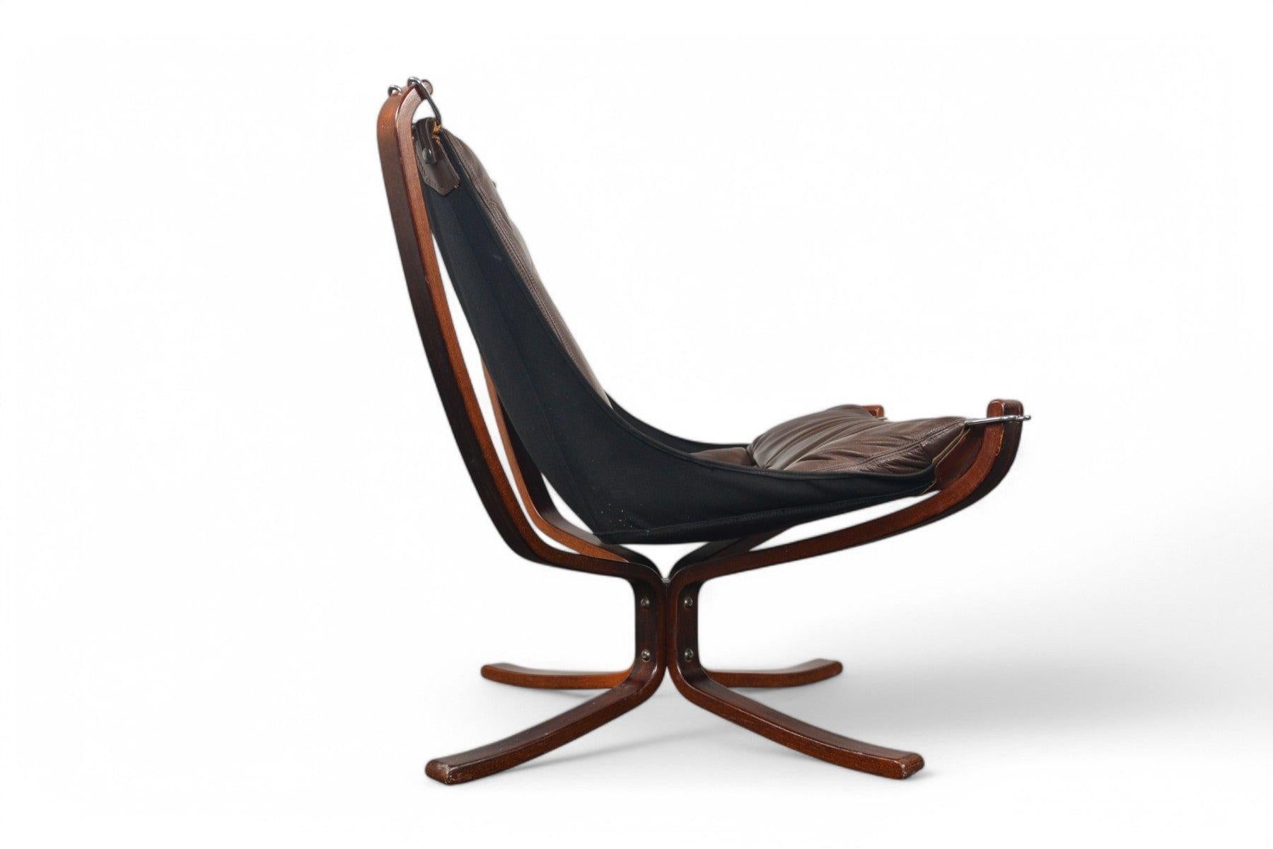 Lowback Falcon Lounge Chair in Brown Leather In Good Condition For Sale In Berkeley, CA
