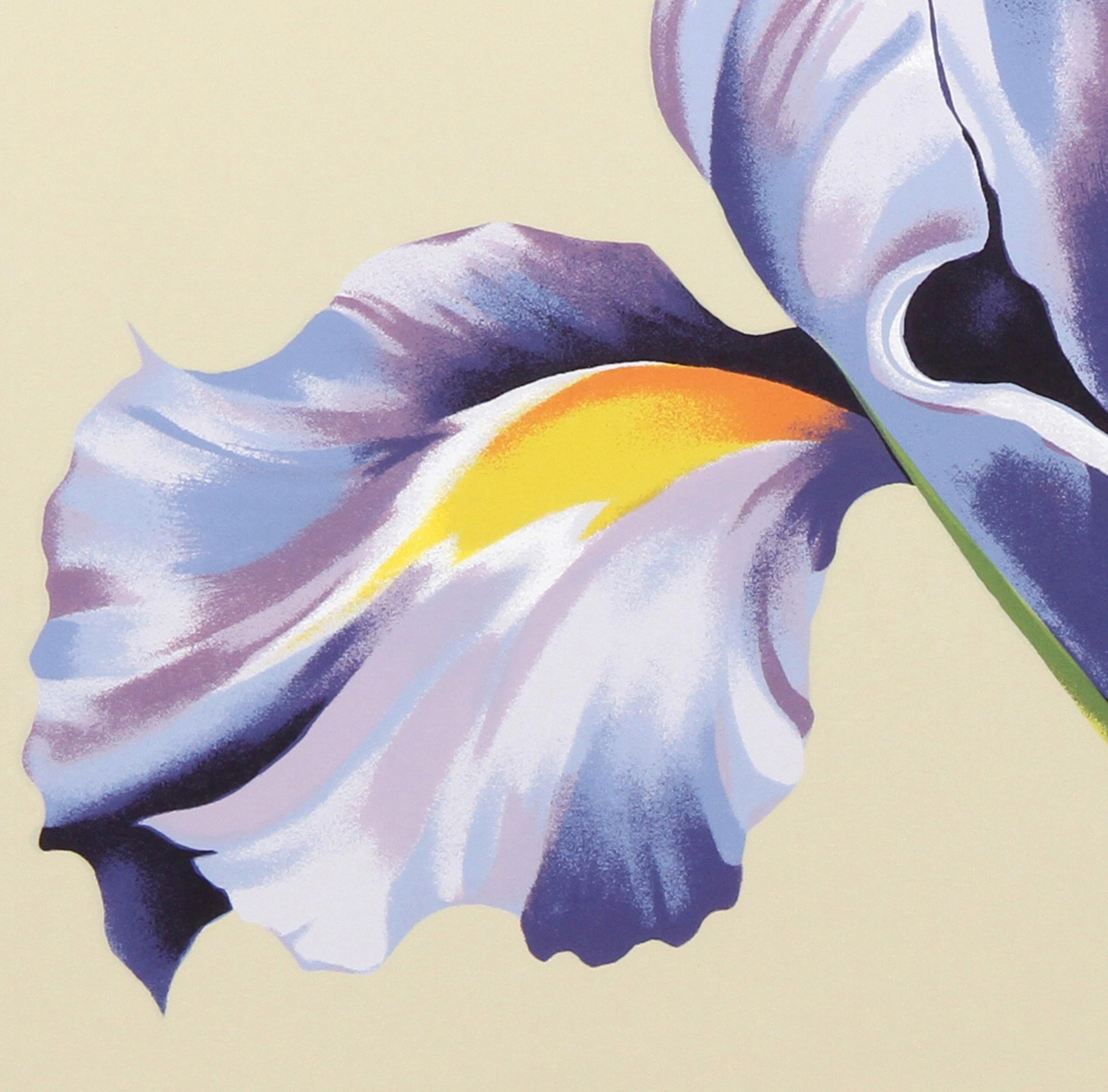 Iris sobre beige, Serigrafía fotorrealista sobre papel de Lowell Nesbitt en venta 1
