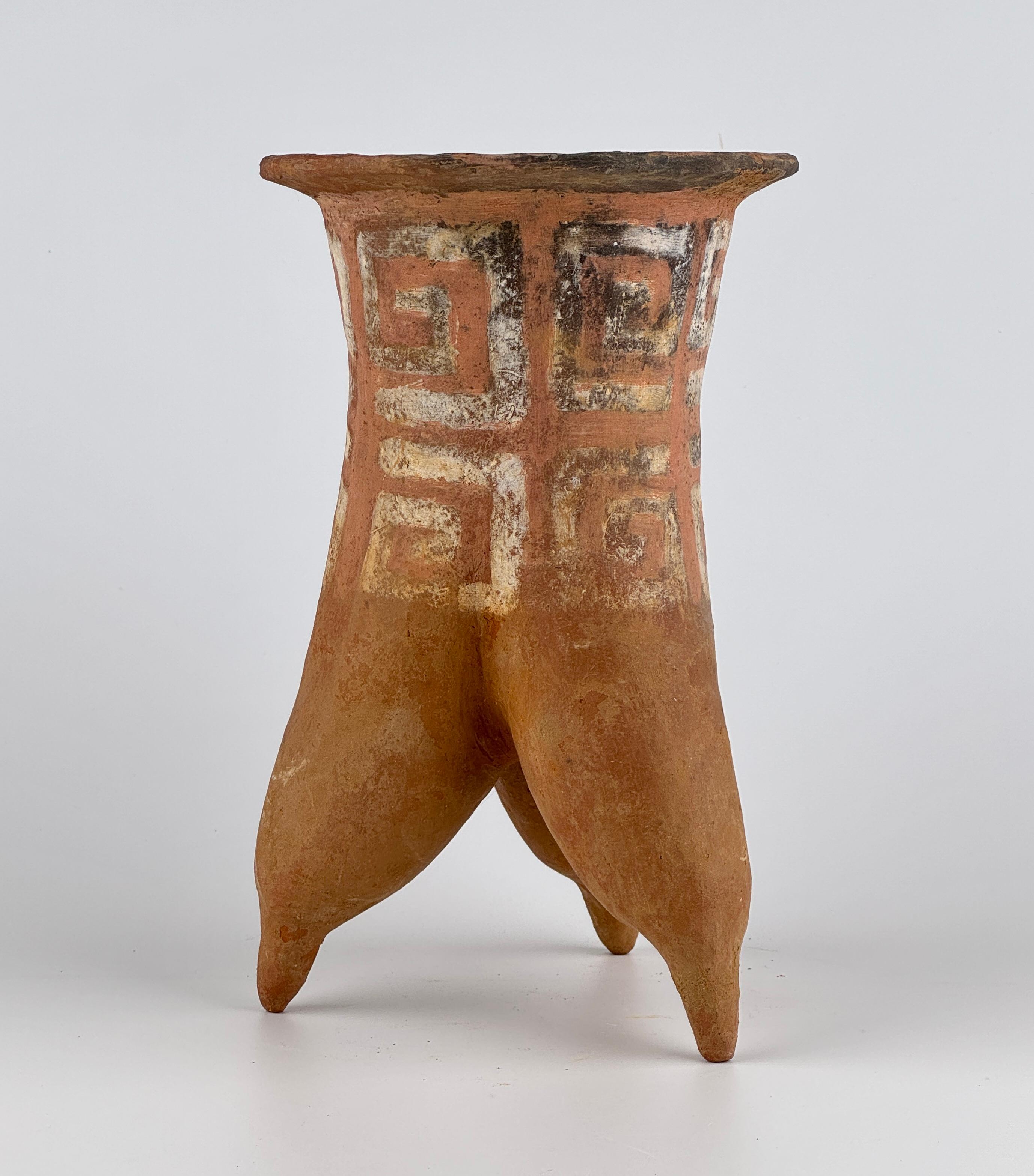 Lower Xiajiadian Culture Tripod Li Jar, 2000–1500 BCE Hong Kong en venta