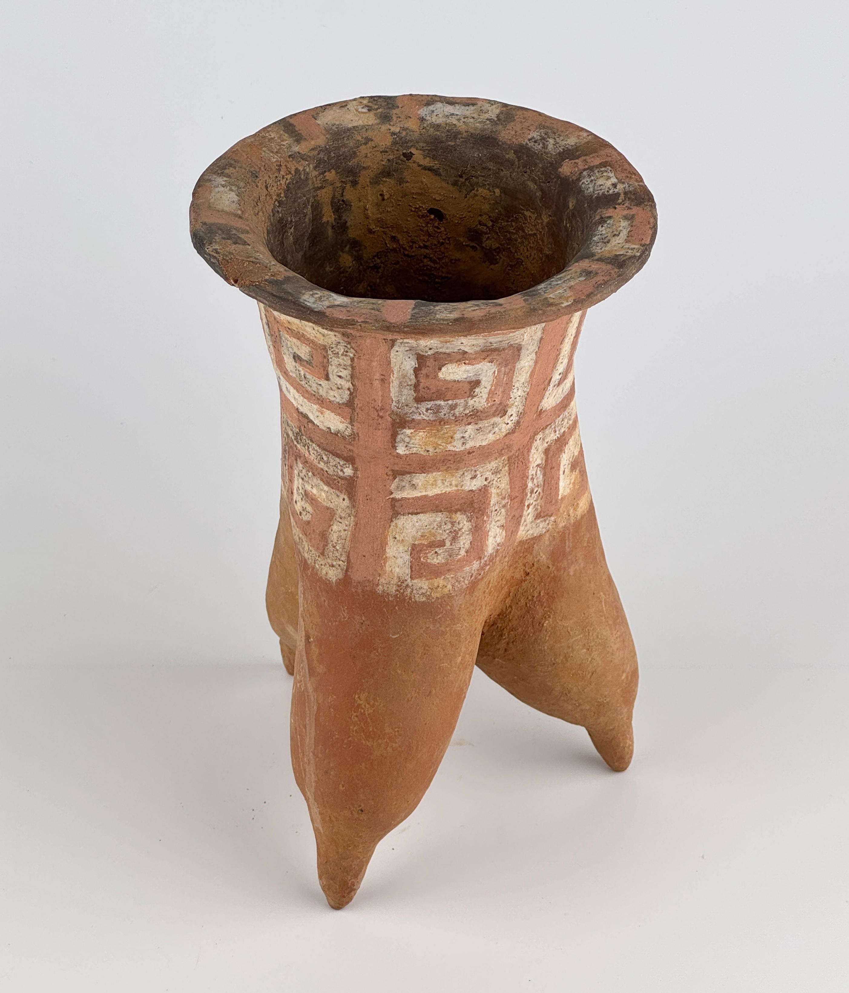 Lower Xiajiadian Culture Tripod Li Jar, 2000–1500 BCE Loza de barro en venta