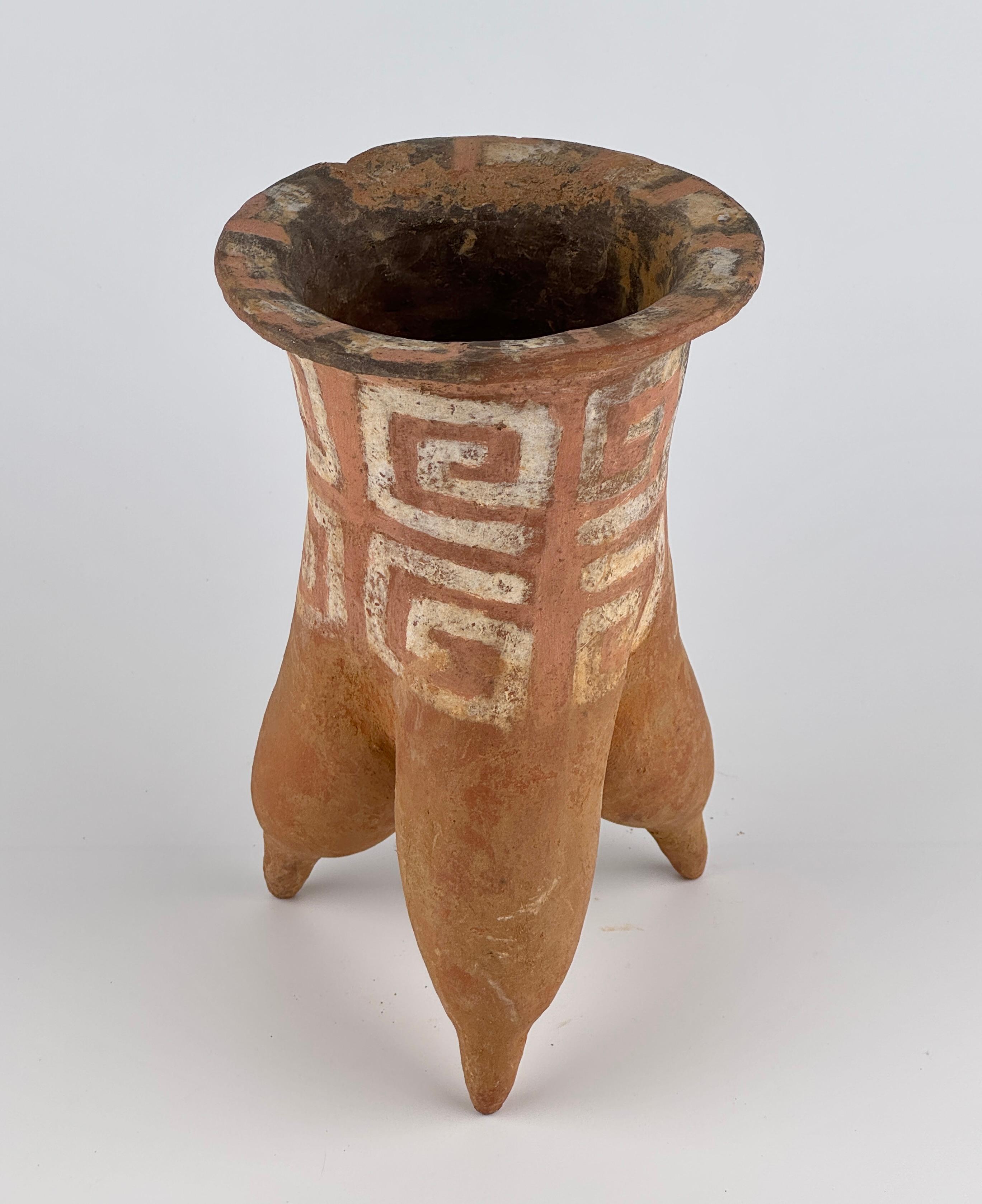 Lower Xiajiadian Culture Tripod Li Jar, 2000–1500 BCE en venta 1