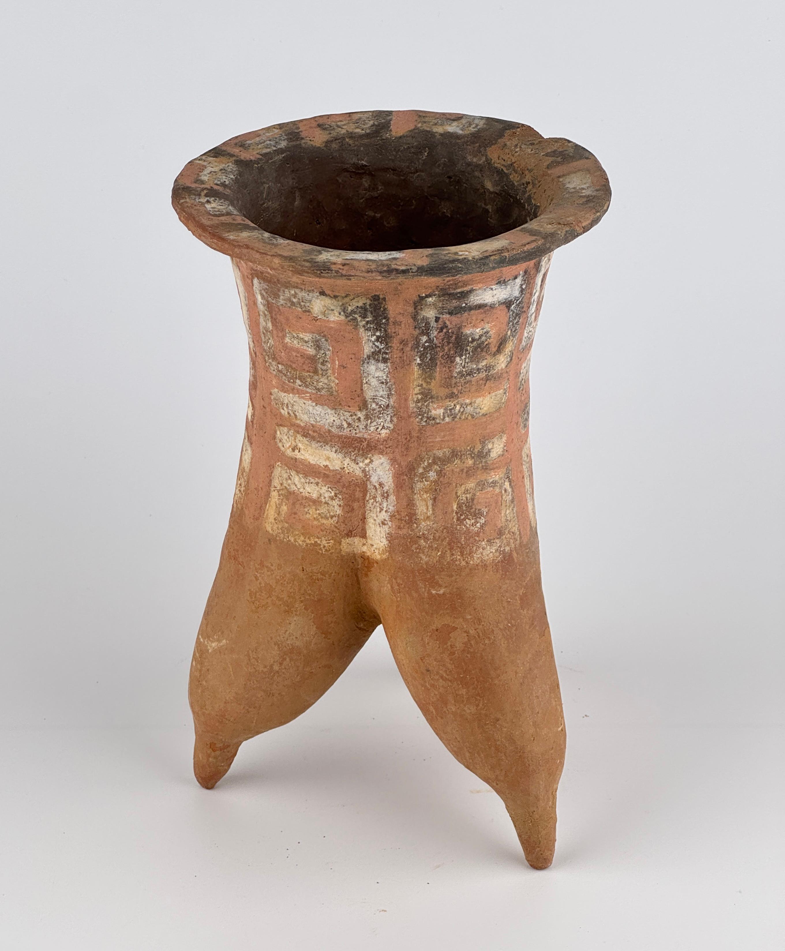 Lower Xiajiadian Culture Tripod Li Jar, 2000–1500 BCE en venta 2