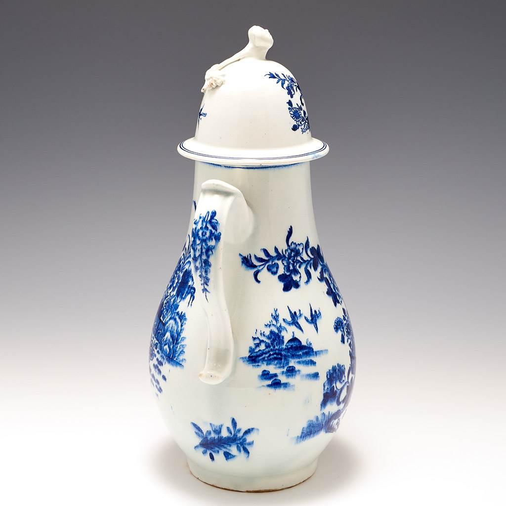 Anglais Cafetière en porcelaine de Whiting bleu et blanc 1775-80 en vente