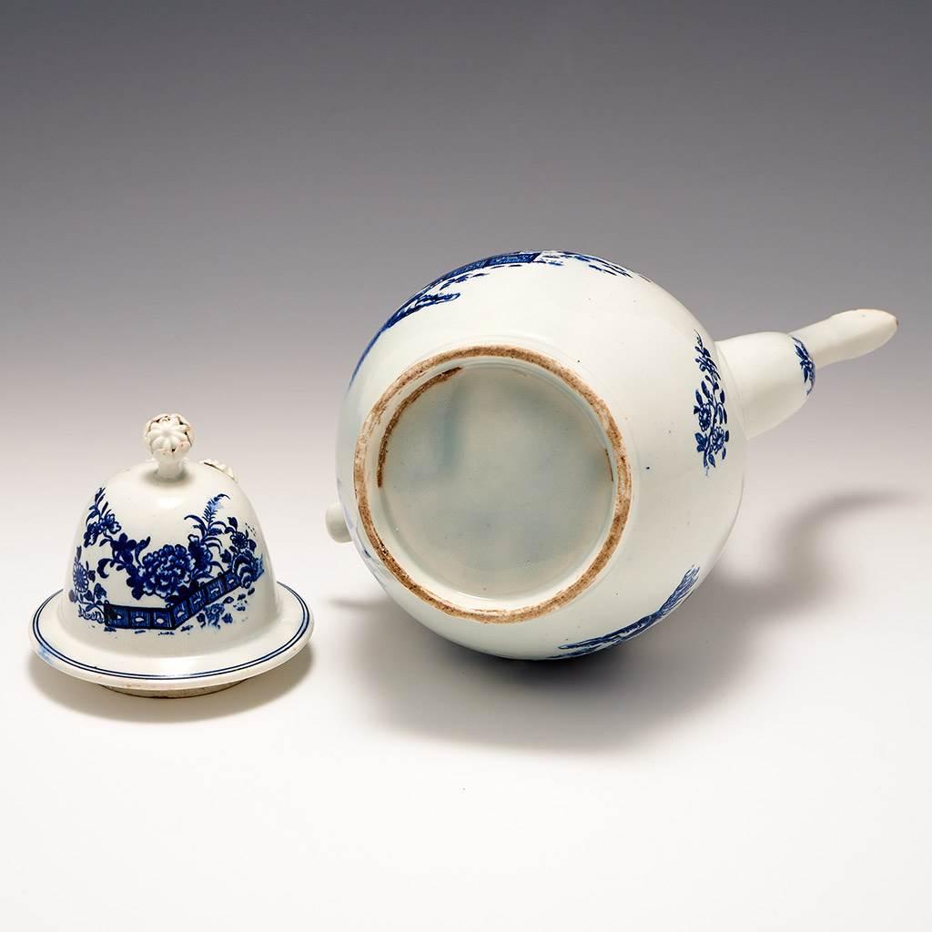 Cafetière en porcelaine de Whiting bleu et blanc 1775-80 en vente 1