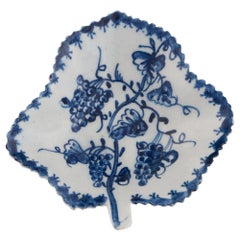 Piatto per sottaceti in porcellana di Lowestoft Porcelain c1765