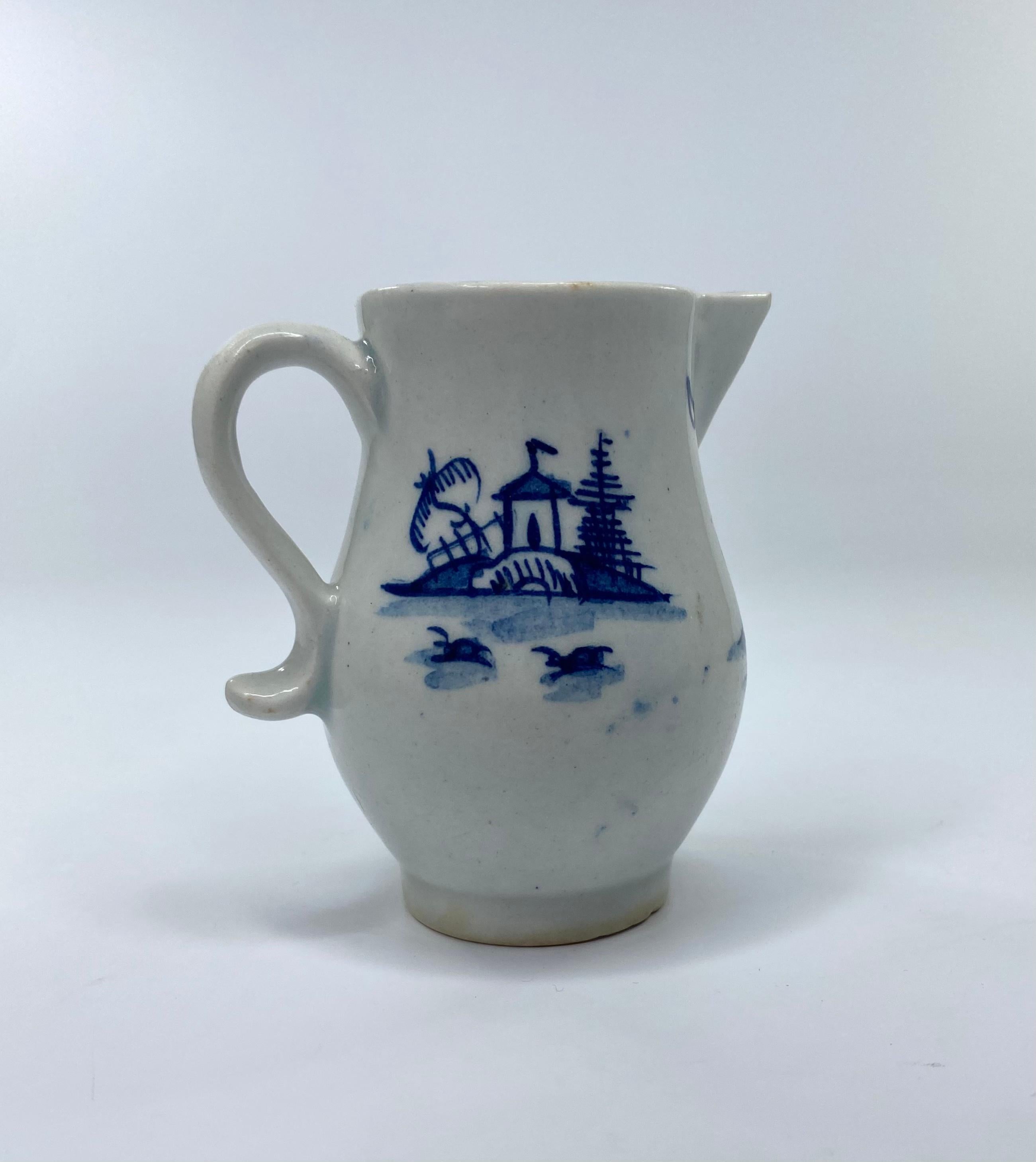 Lowestoft Porcelain Sparrow Beak Jug, c 1765 In Excellent Condition In Gargrave, North Yorkshire