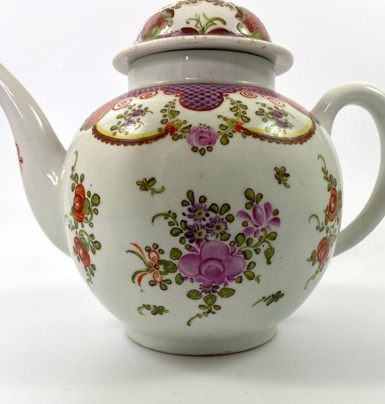 English Lowestoft Porcelain Teapot, Curtis Pattern, c.1785 For Sale