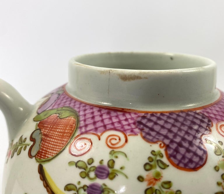 Lowestoft Porcelain Teapot, Curtis Pattern, c.1785 For Sale 1