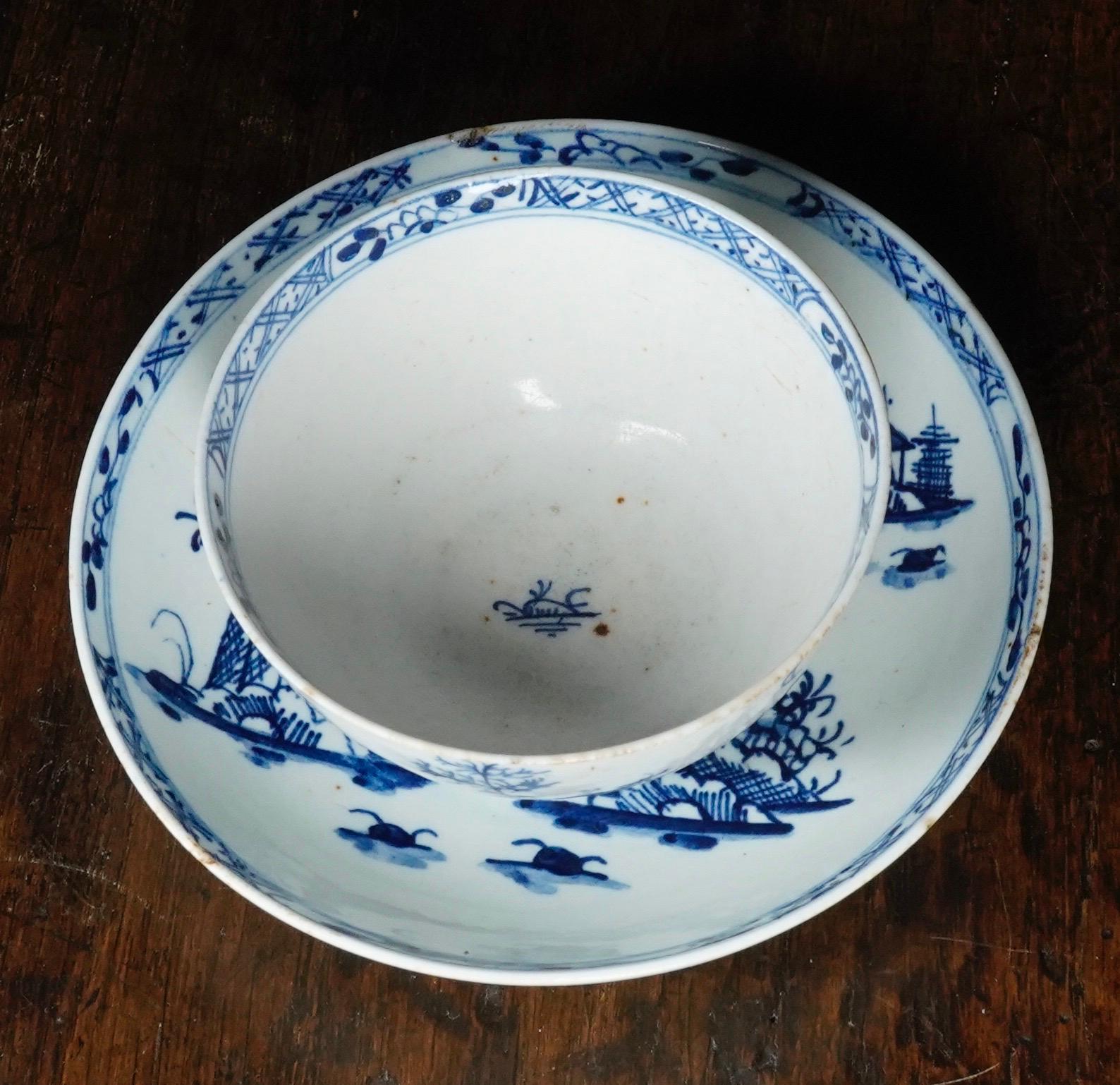 Porcelain Lowestoft Teabowl and Saucer, Blue Chinoiserie 'Long Bridge' Pattern, circa 1760 For Sale