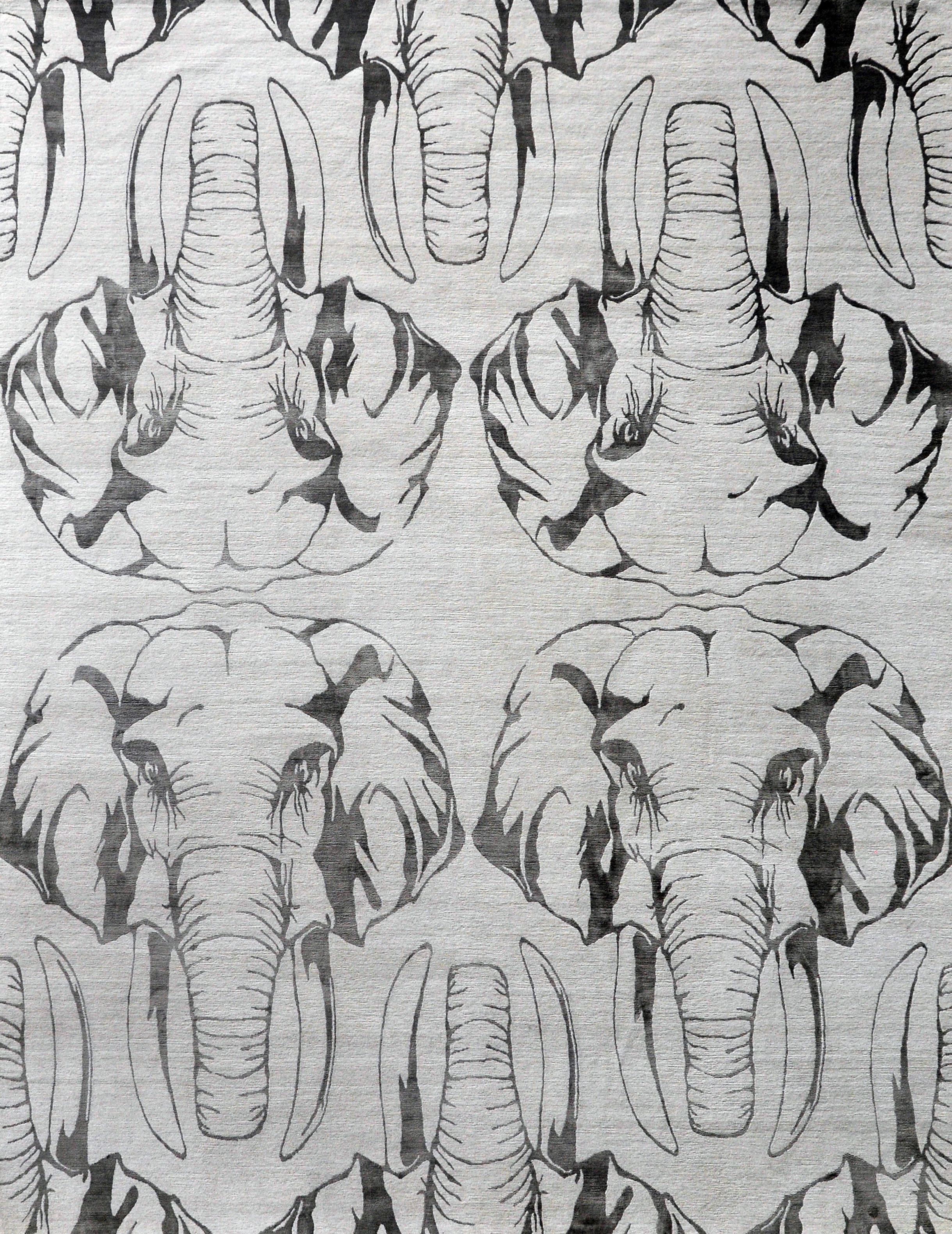 Fabriqué avec un art méticuleux, ce tapis enchanteur présente un arrangement captivant d'éléphants. Délicatement tissée à la main en soie fine, la représentation complexe met en scène les créatures majestueuses, avec leurs troncs et leurs touffes.