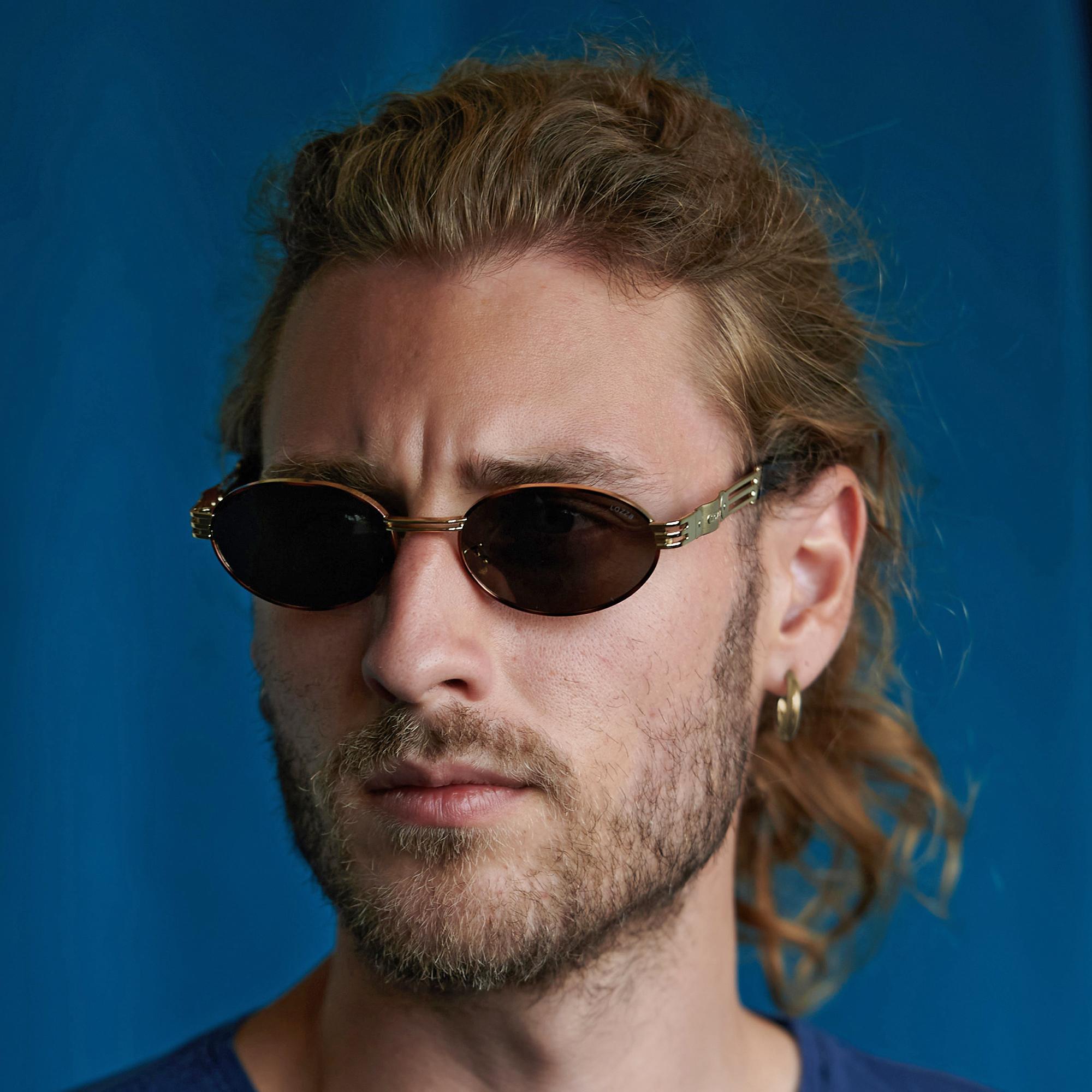 Lunettes de soleil vintage Lozza ovale doré 80s Unisexe en vente