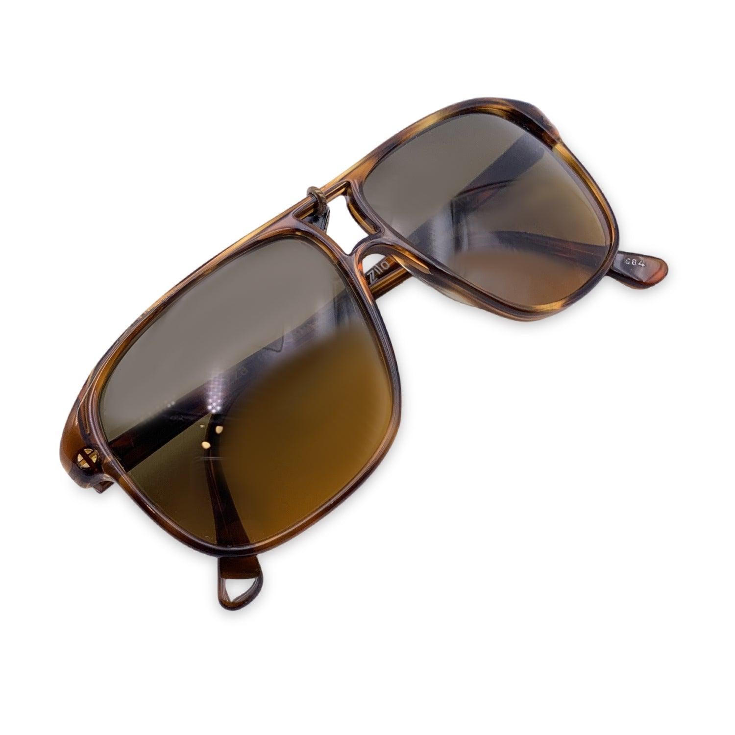 Vintage Lozza Unisex Brown Sunglasses Zilo N/42 54/12 135mm. Brown acetate aviator squared frame. 100% Total UVA/UVB protection. Duo color green to yellow gradient lenses. Made in Italy. Details MATERIAL: Plastic COLOR: Brown MODEL: Zilo GENDER: