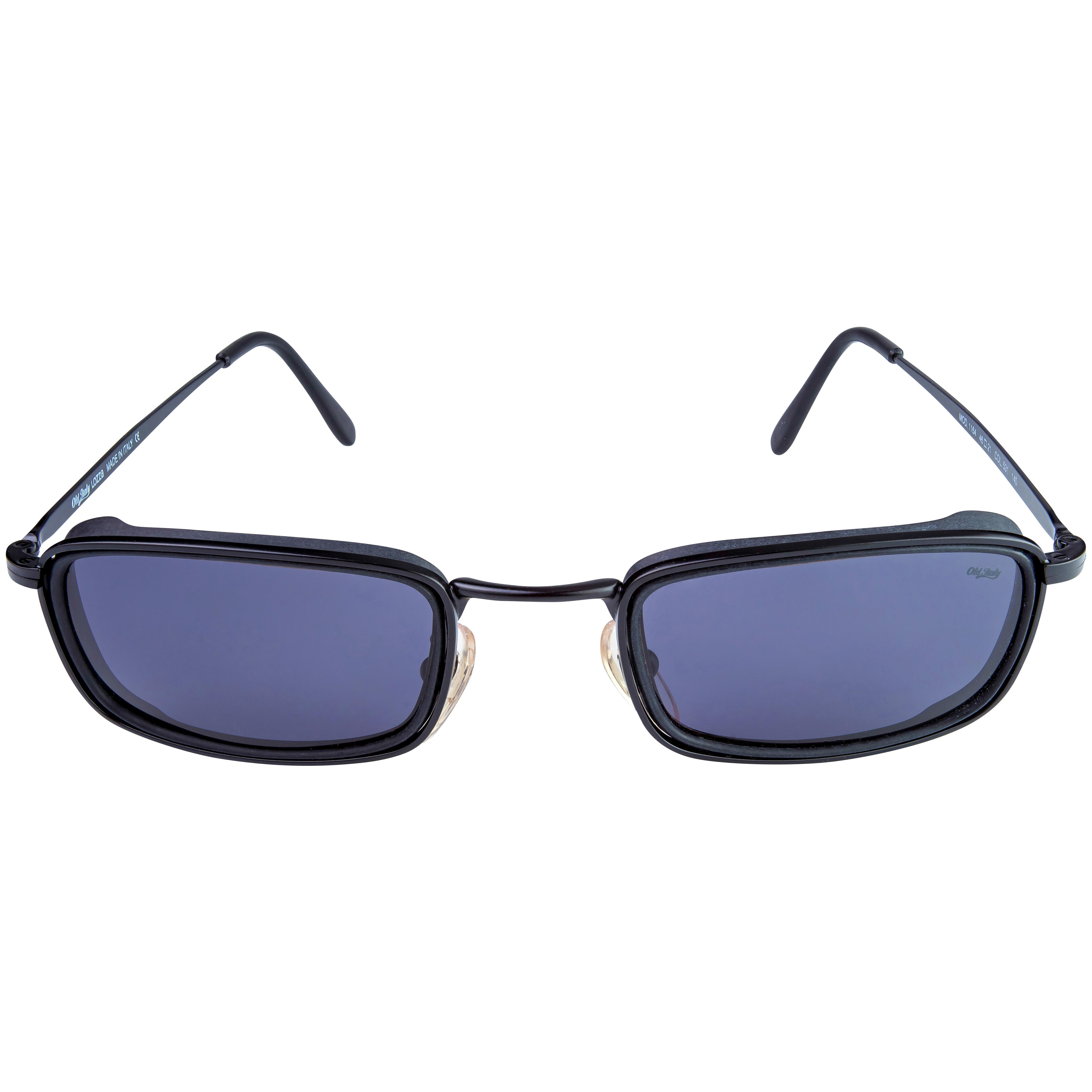 Créée en 1878, Lozza est la plus ancienne marque de lunettes en Italie, toujours précurseur dans le choix des styles et des matériaux : dans les années 20, elle a lancé les premières lunettes de soleil en cellulose et dans les années 30, les