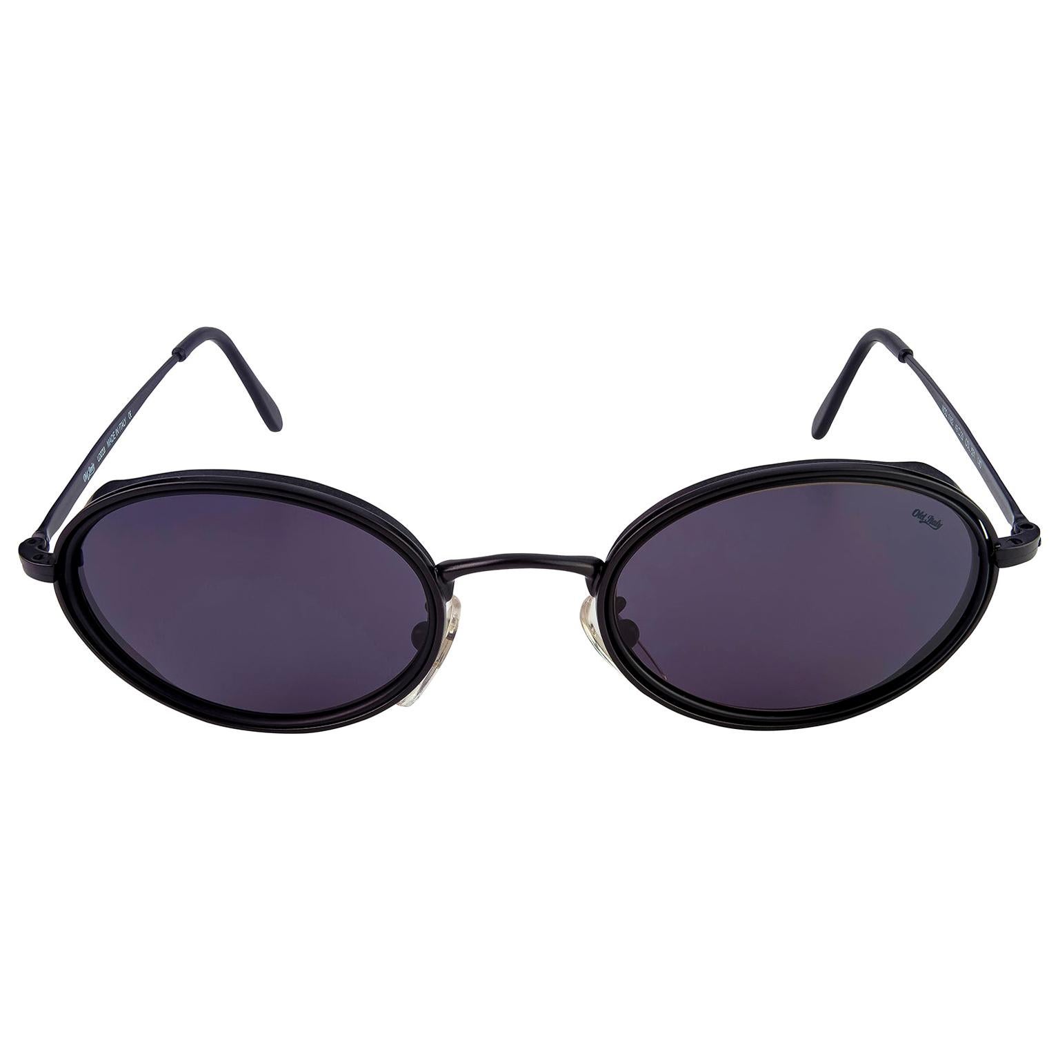 Créée en 1878, Lozza est la plus ancienne marque de lunettes en Italie, toujours précurseur dans le choix des styles et des matériaux : dans les années 20, elle a lancé les premières lunettes de soleil en cellulose et dans les années 30, les