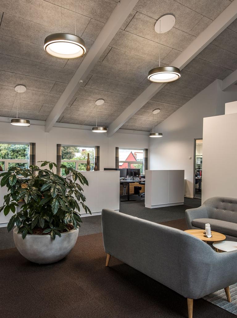 Lampada a sospensione 'LP Grand Suspended' per Louis Poulsen in bianco lucido In condizioni Nuovo in vendita a Glendale, CA