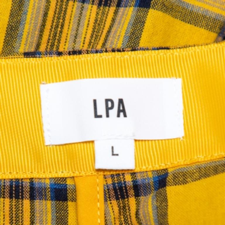 These yellow slim trousers from LPA are effortlessly chic and project an urbane look! They are made from quality fabric and feature a plaid pattern throughout. They come equipped with a zip fastening and will seamlessly assist you in making your